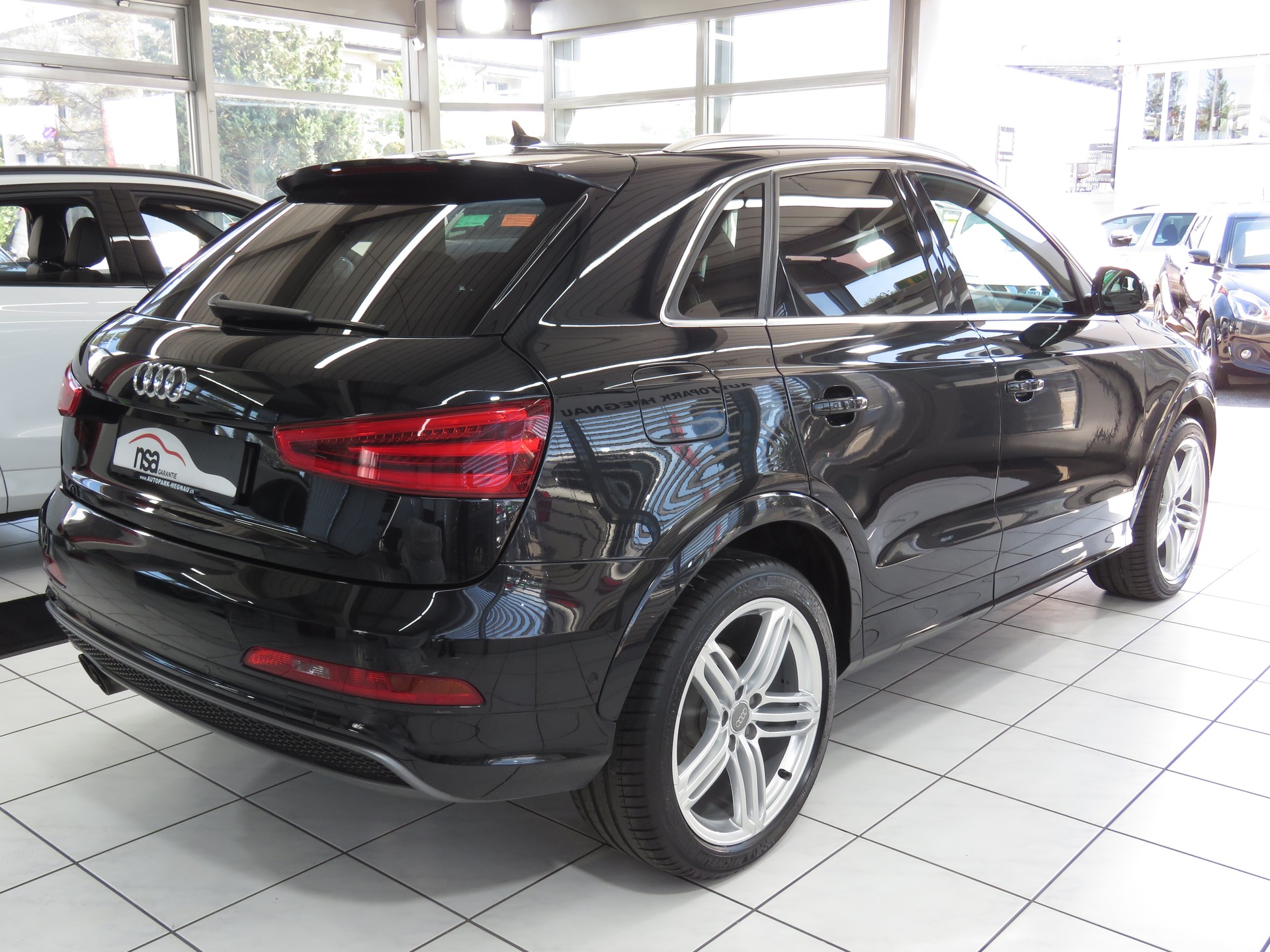 AUDI Q3 2.0 TFSI Quattro S-tronic (Automat)-showroom-element-3
