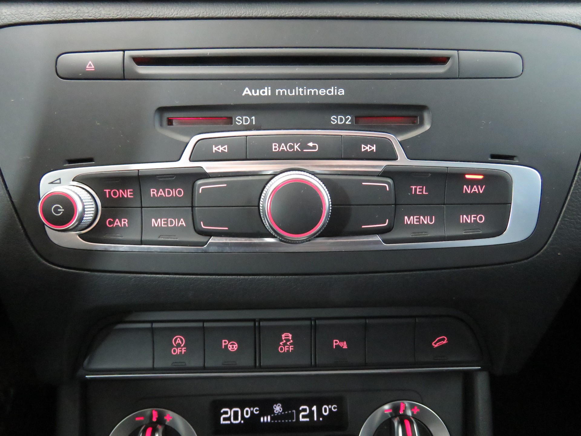 AUDI Q3 2.0 TFSI Quattro S-tronic (Automat)-image-16