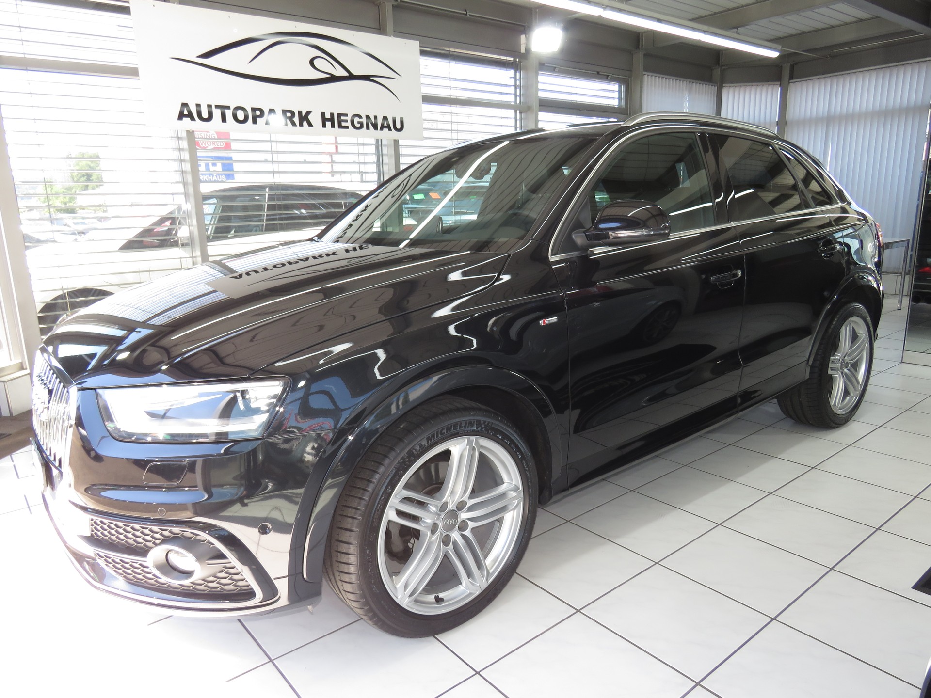 AUDI Q3 2.0 TFSI Quattro S-tronic (Automat)
