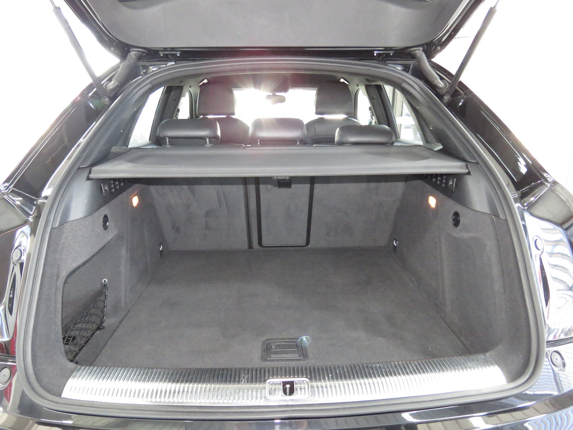 AUDI Q3 2.0 TFSI Quattro S-tronic (Automat)-image-9