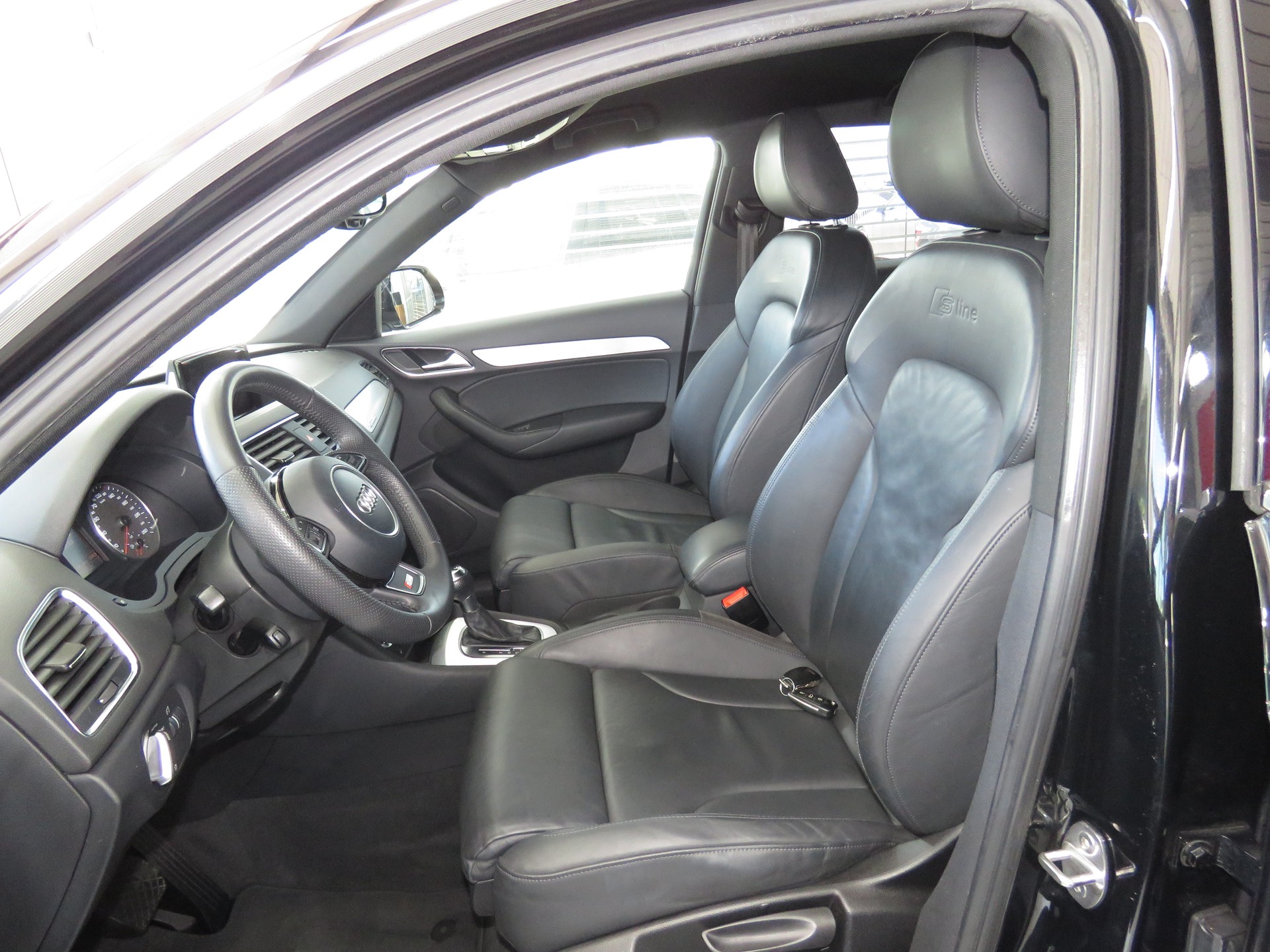 AUDI Q3 2.0 TFSI Quattro S-tronic (Automat)-image-7