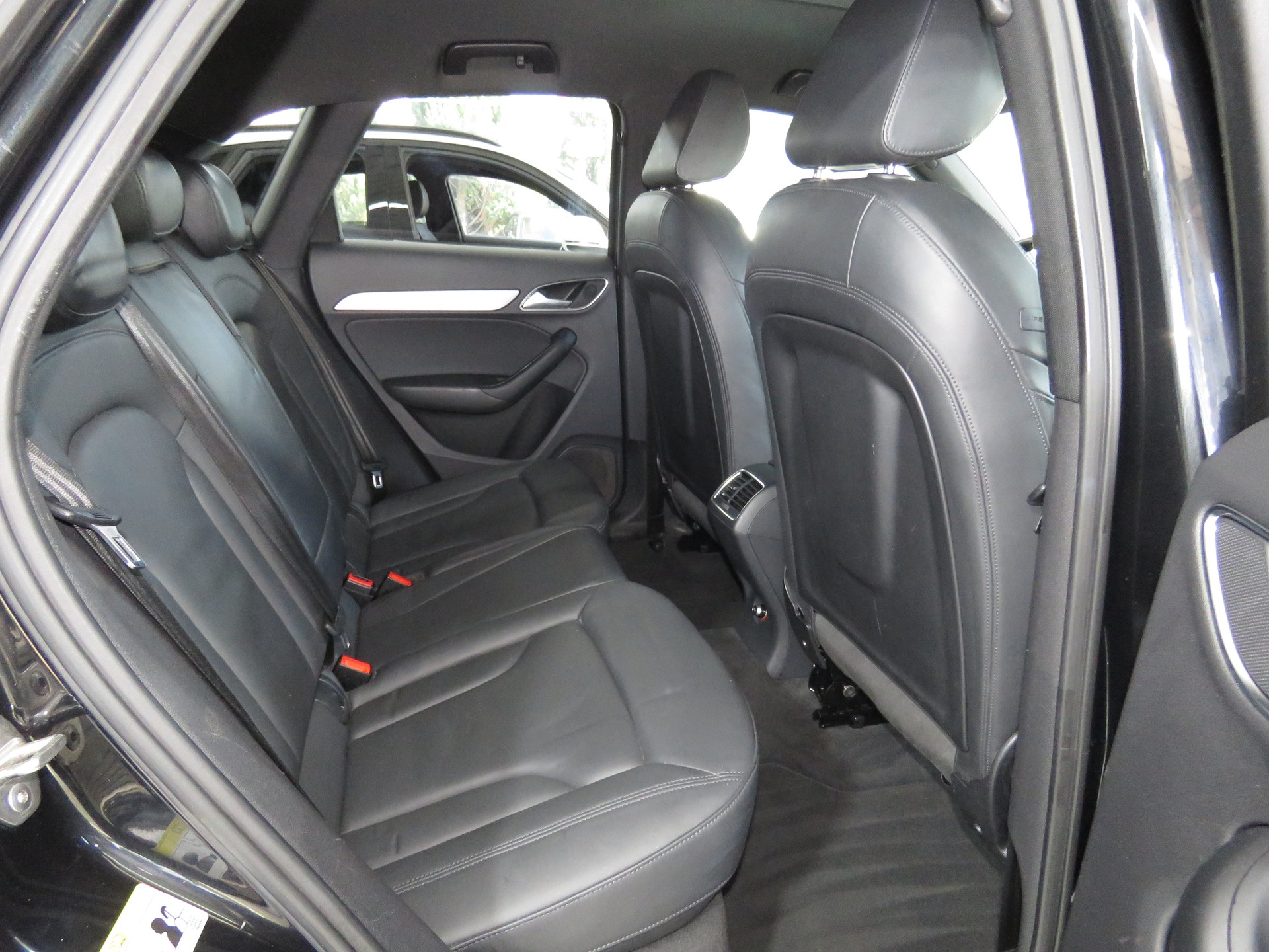 AUDI Q3 2.0 TFSI Quattro S-tronic (Automat)-image-11