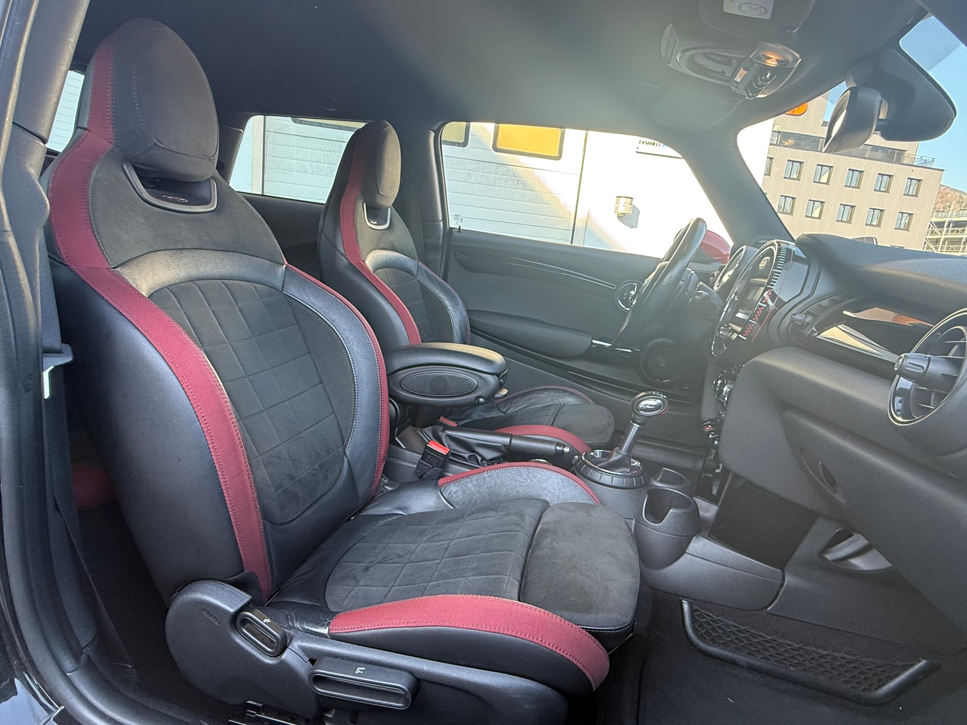 MINI Cooper John Cooper Works Steptronic-image-9