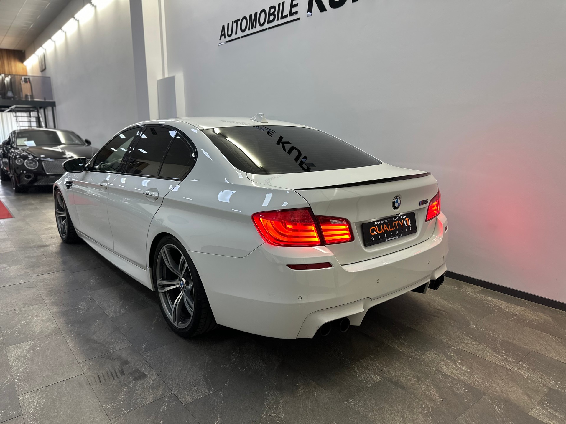 BMW M5 Drivelogic-showroom-element-3
