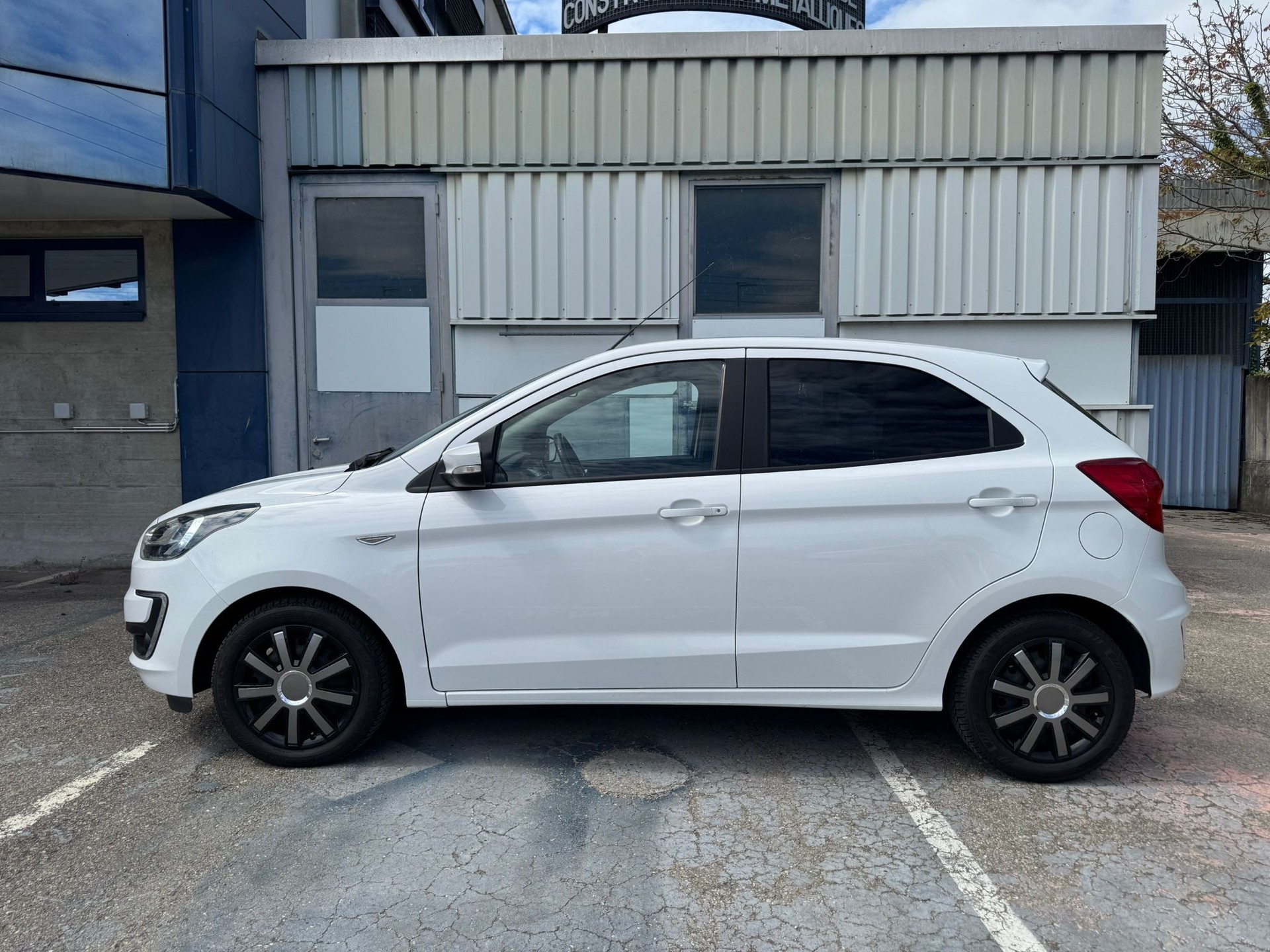 FORD KA+ 1.2 Ti-VCT Active. 5 portes-showroom-element-1