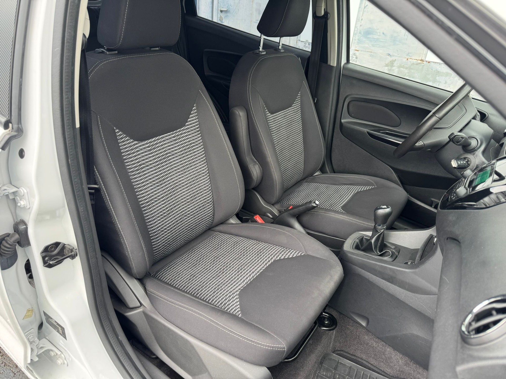 FORD KA+ 1.2 Ti-VCT Active. 5 portes-image-8
