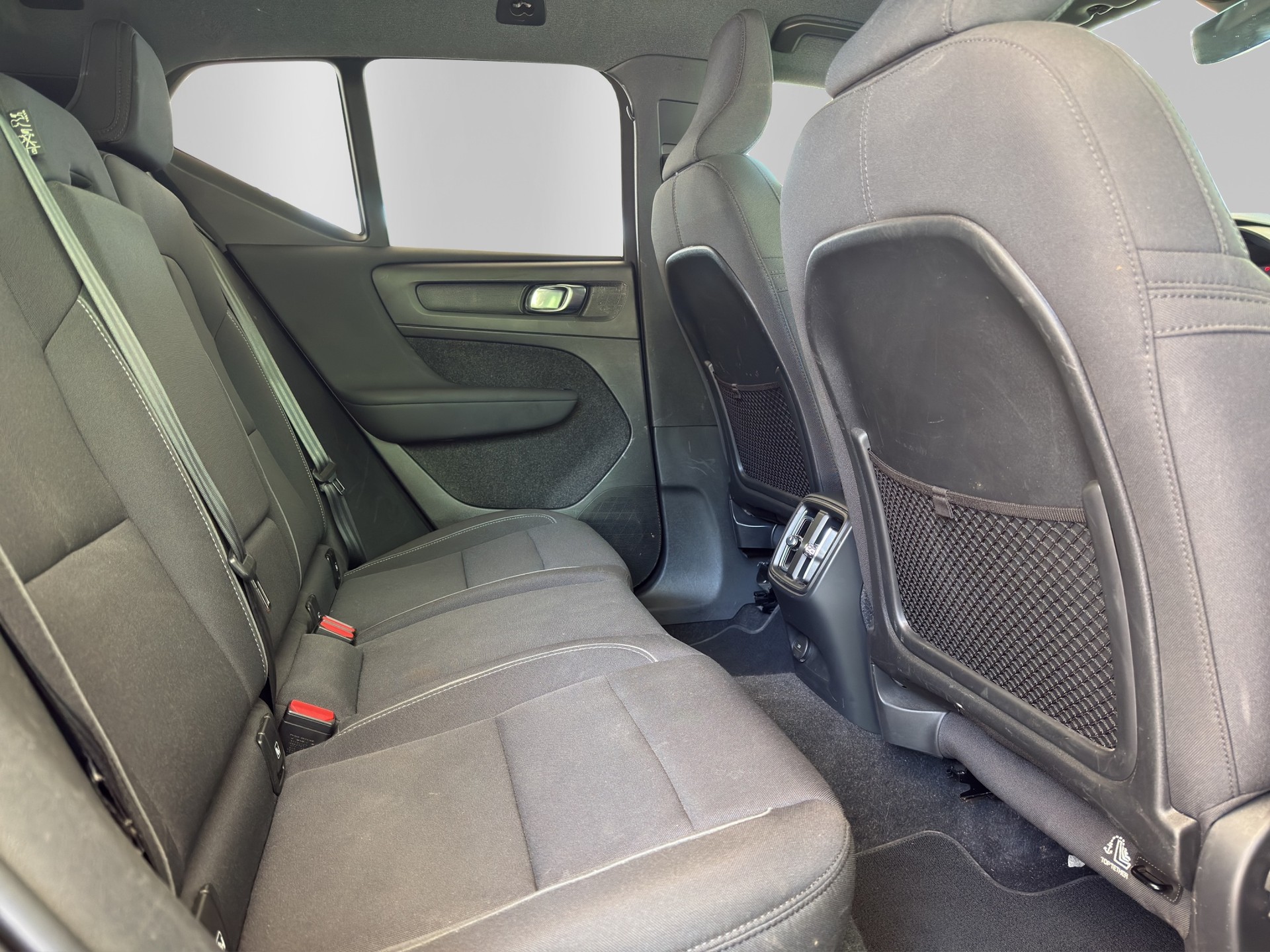 VOLVO XC40 Recharge P6 Plus FWD-image-15