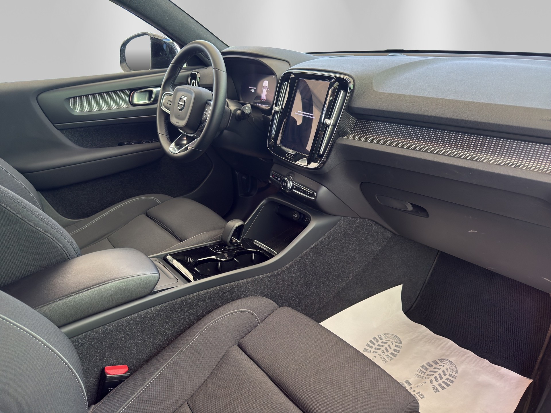 VOLVO XC40 Recharge P6 Plus FWD-image-13