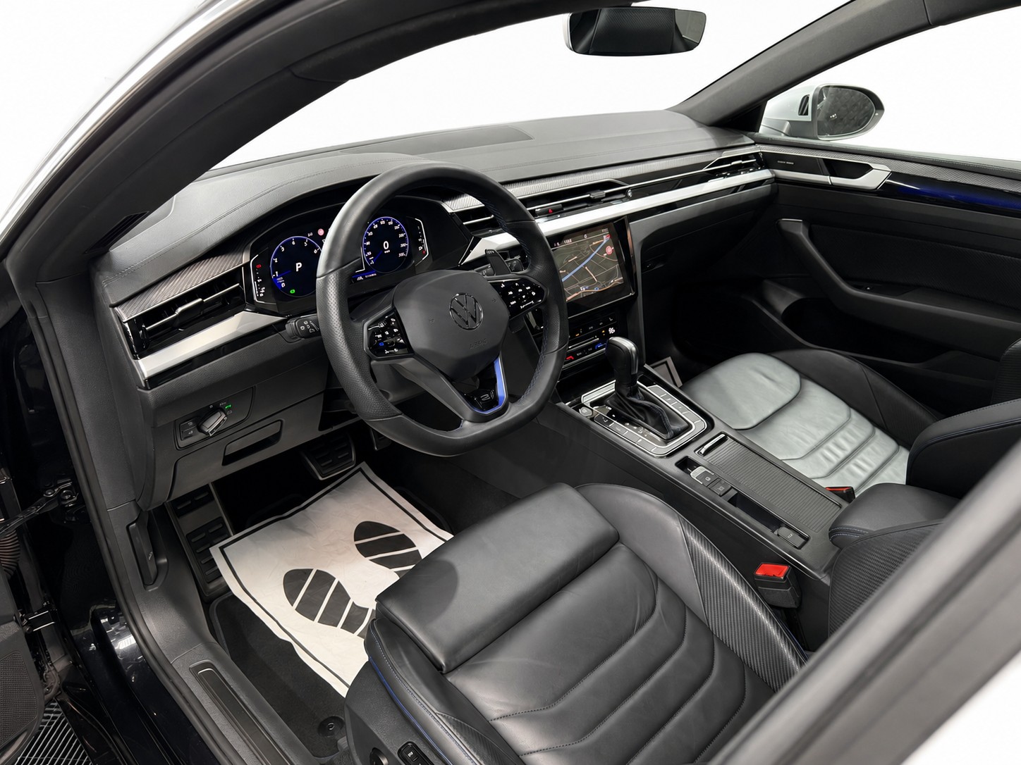 VW Arteon SB 2.0 TSI R 4Motion DSG * Panorama * AHK * Leder * Sportsitze * Harman/Kardon * Vollaustattung *-image-8