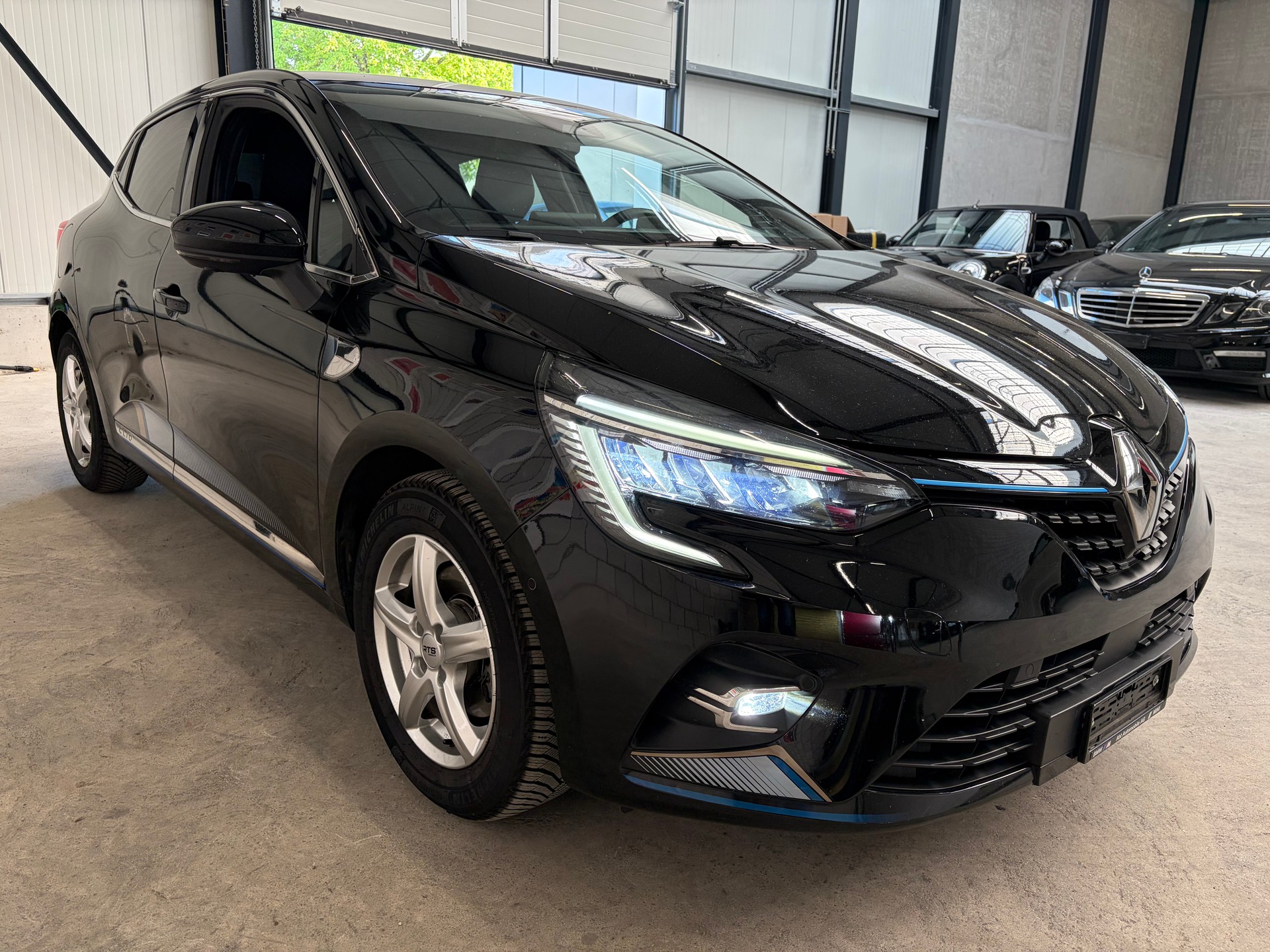 RENAULT Clio 1.6 E-Tech Business-image-4