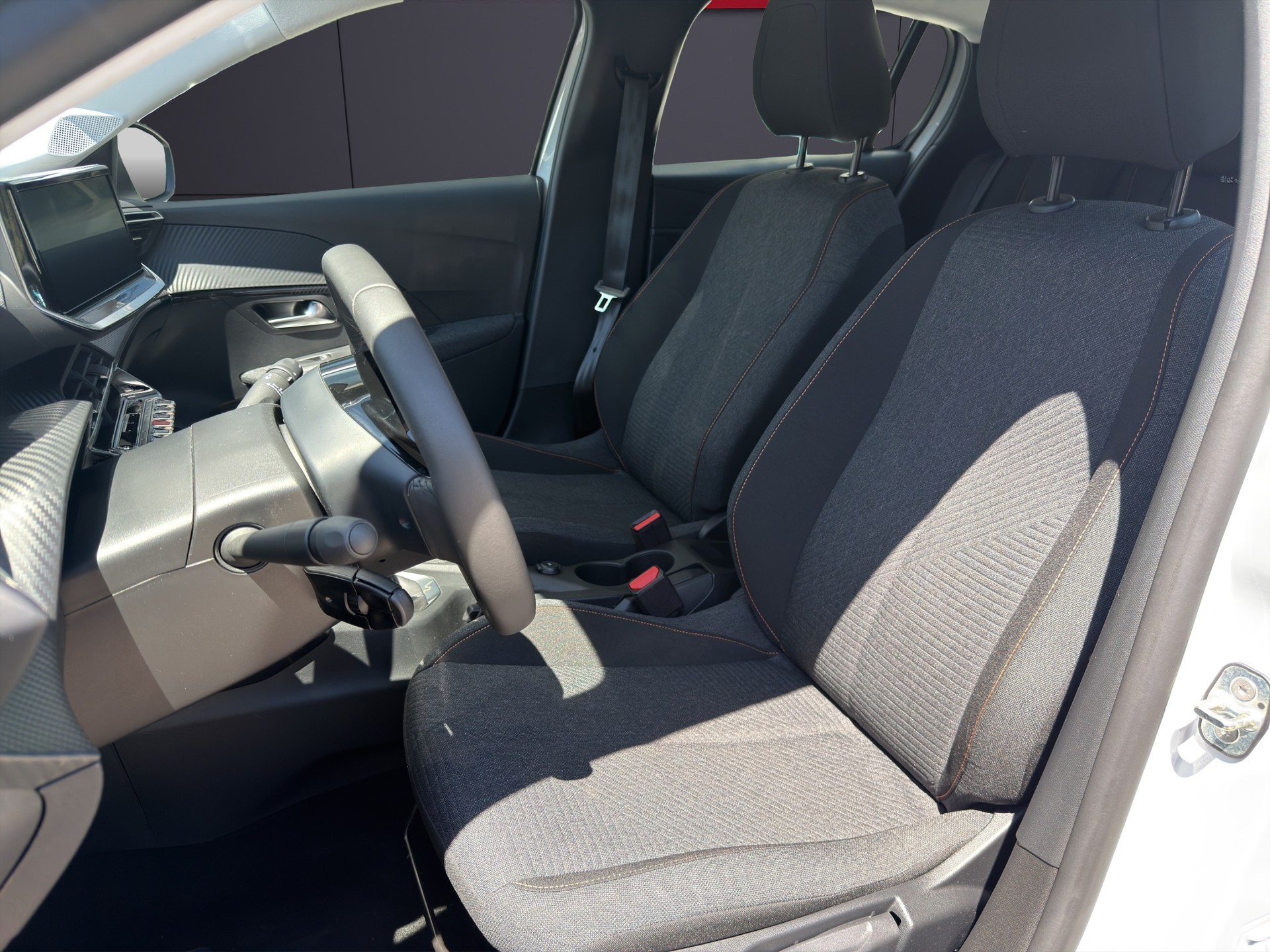 PEUGEOT 208 1.2 Style-image-5