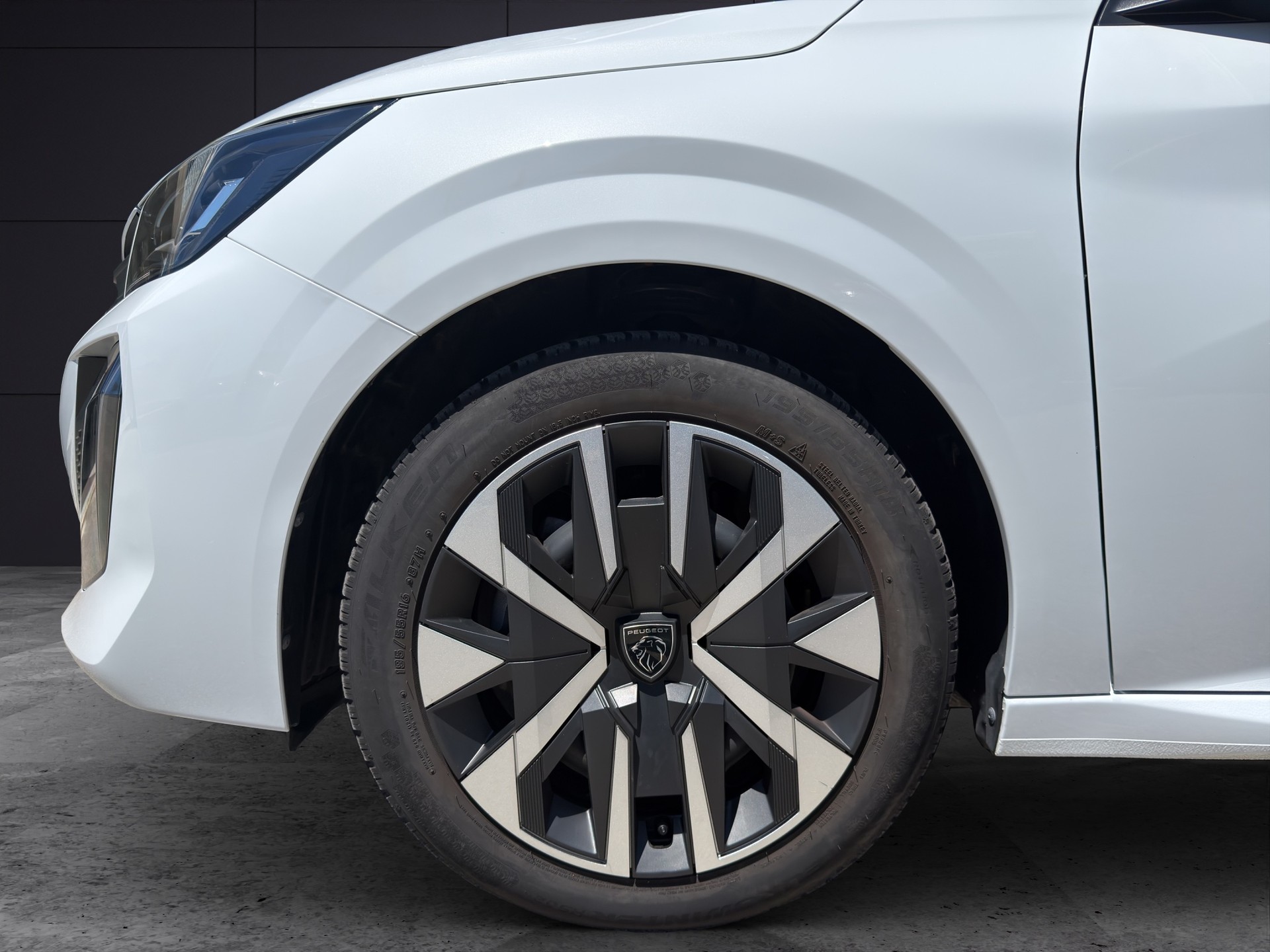PEUGEOT 208 1.2 Style-image-4