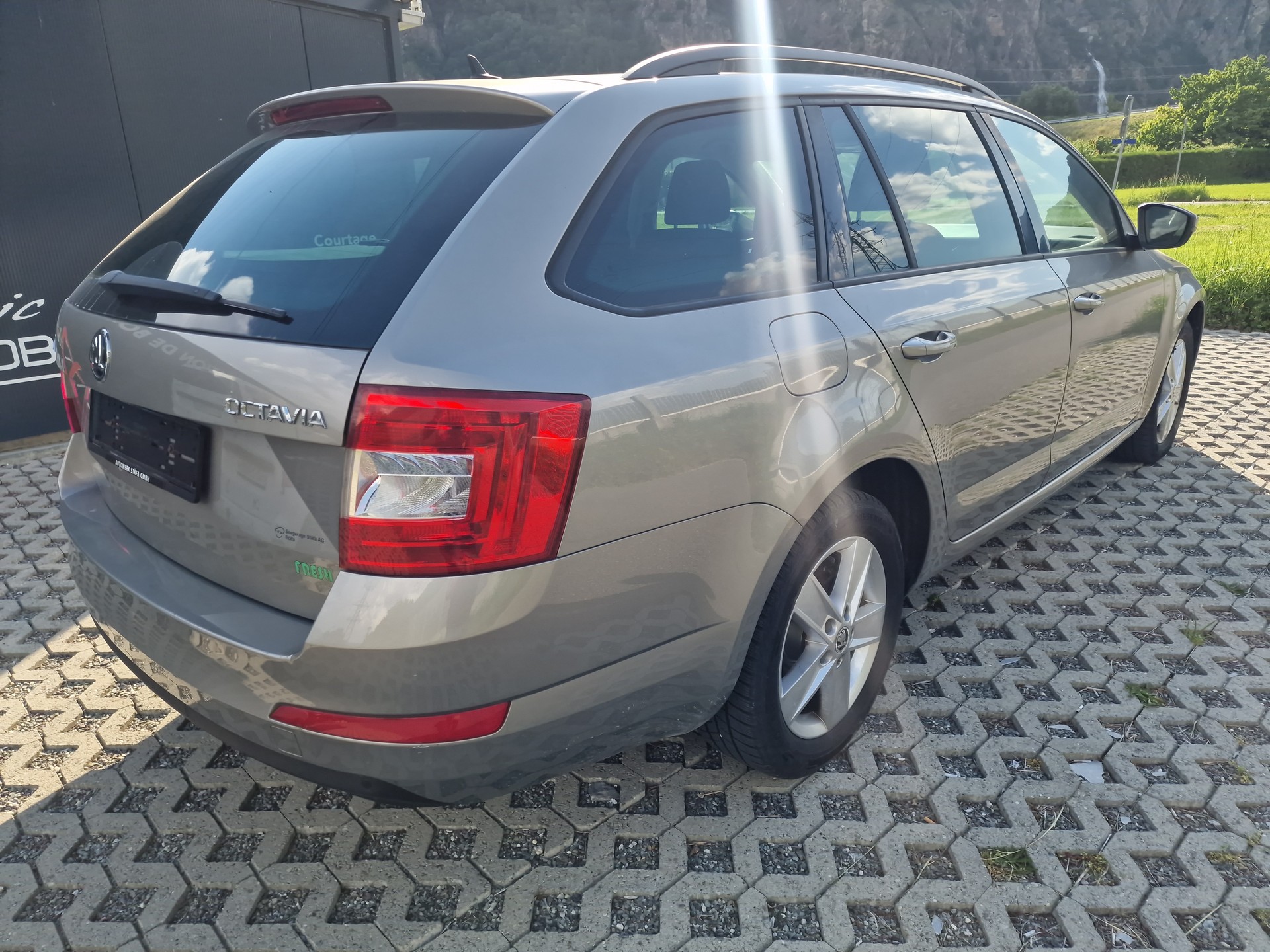 SKODA Octavia Combi 1.2 TSI Fresh-image-4