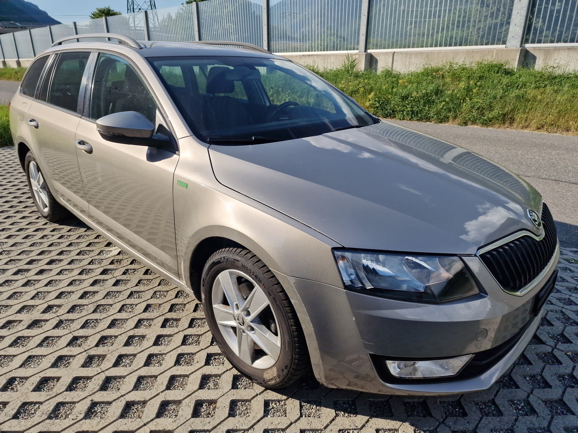 SKODA Octavia Combi 1.2 TSI Fresh-image-2