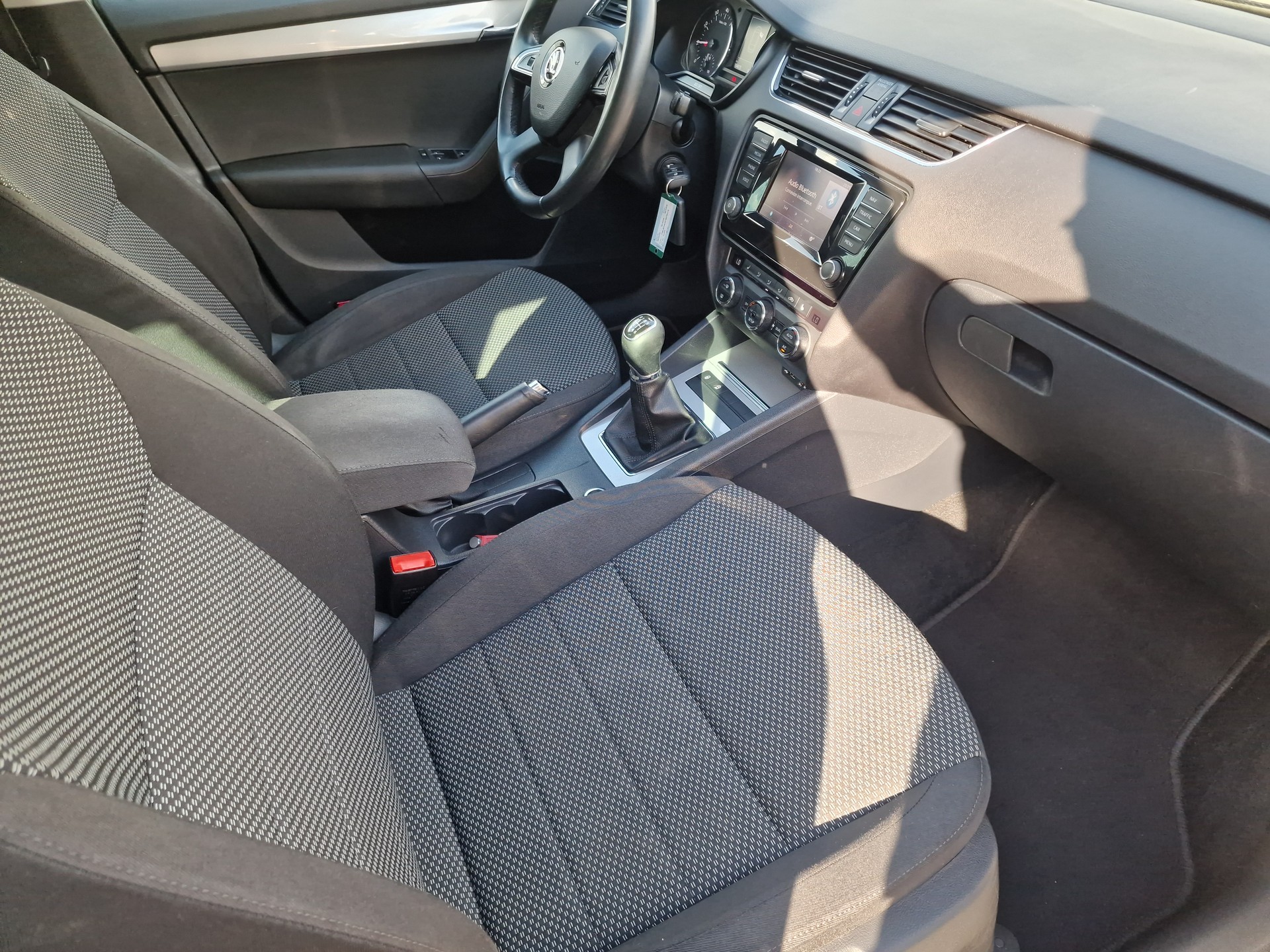 SKODA Octavia Combi 1.2 TSI Fresh-image-10
