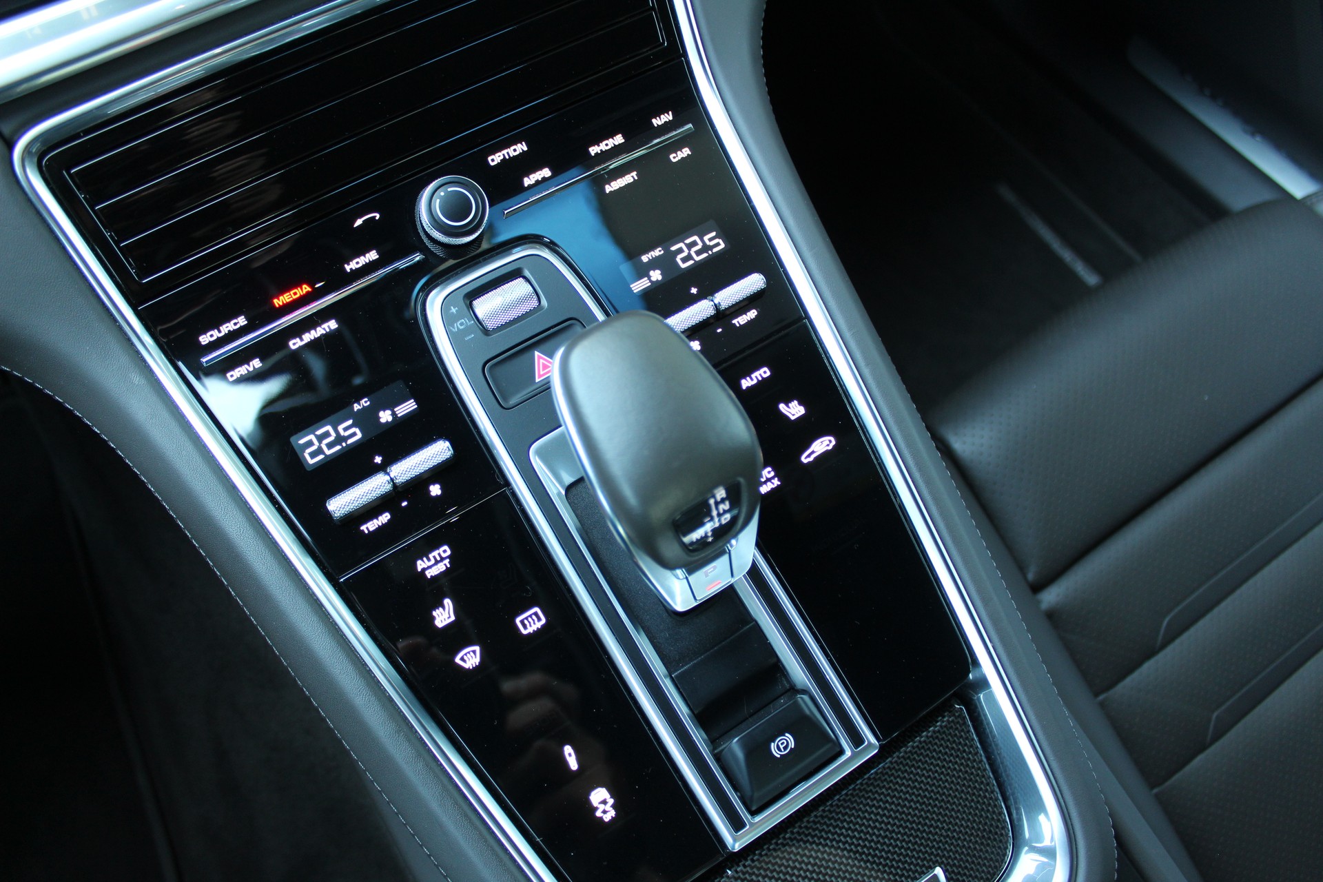 PORSCHE Panamera Turbo PDK-image-18