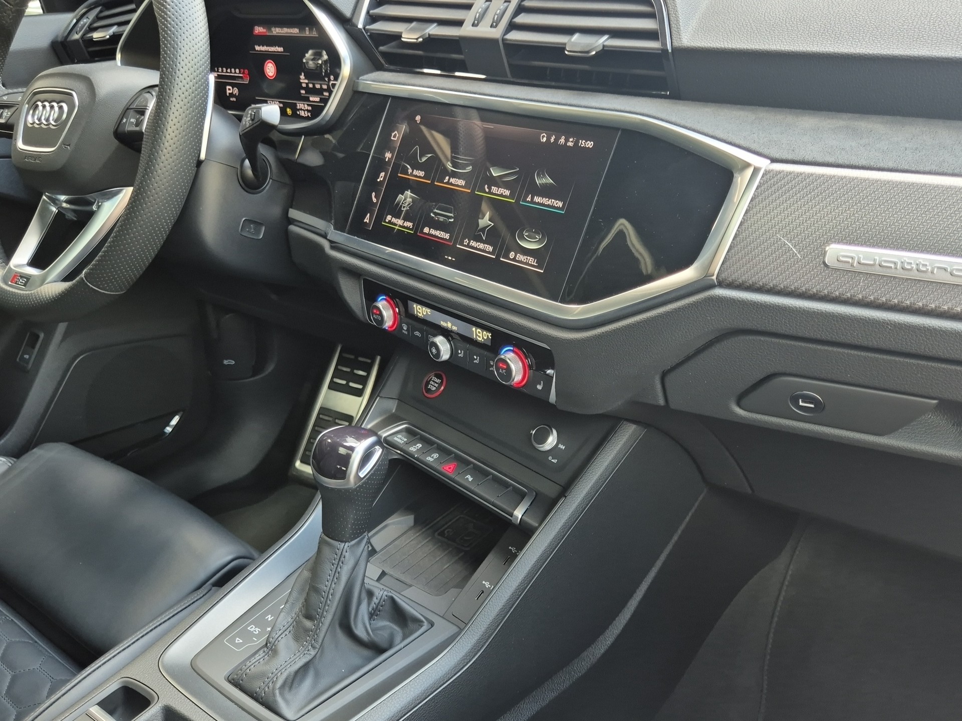 AUDI RS Q3 Sportback quattro S tronic-image-17
