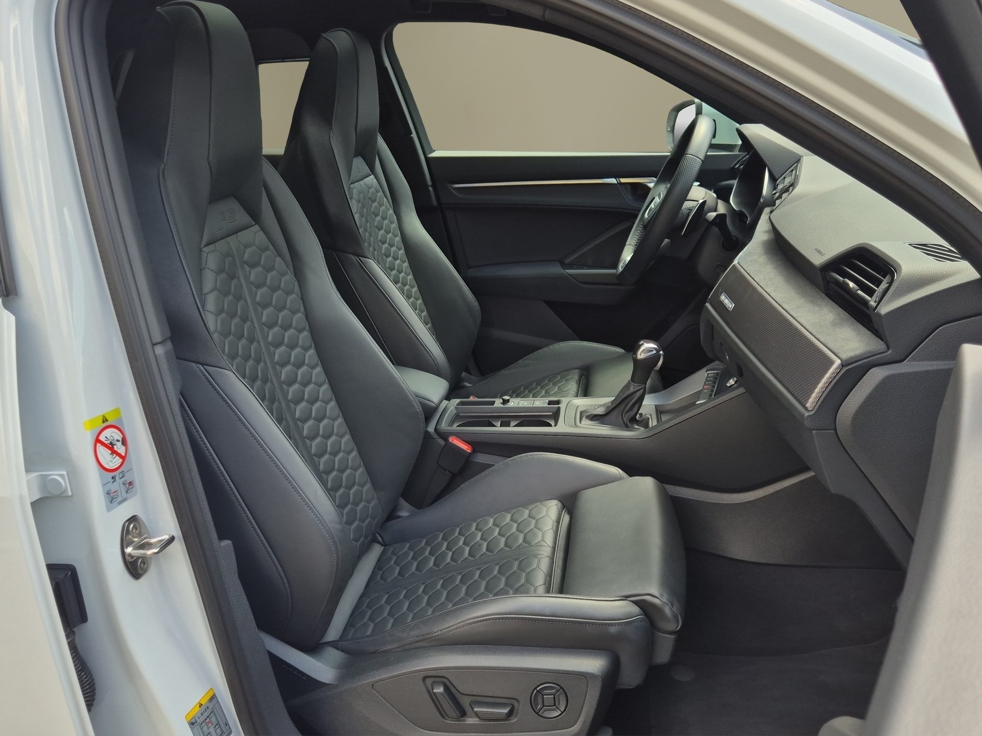 AUDI RS Q3 Sportback quattro S tronic-image-16
