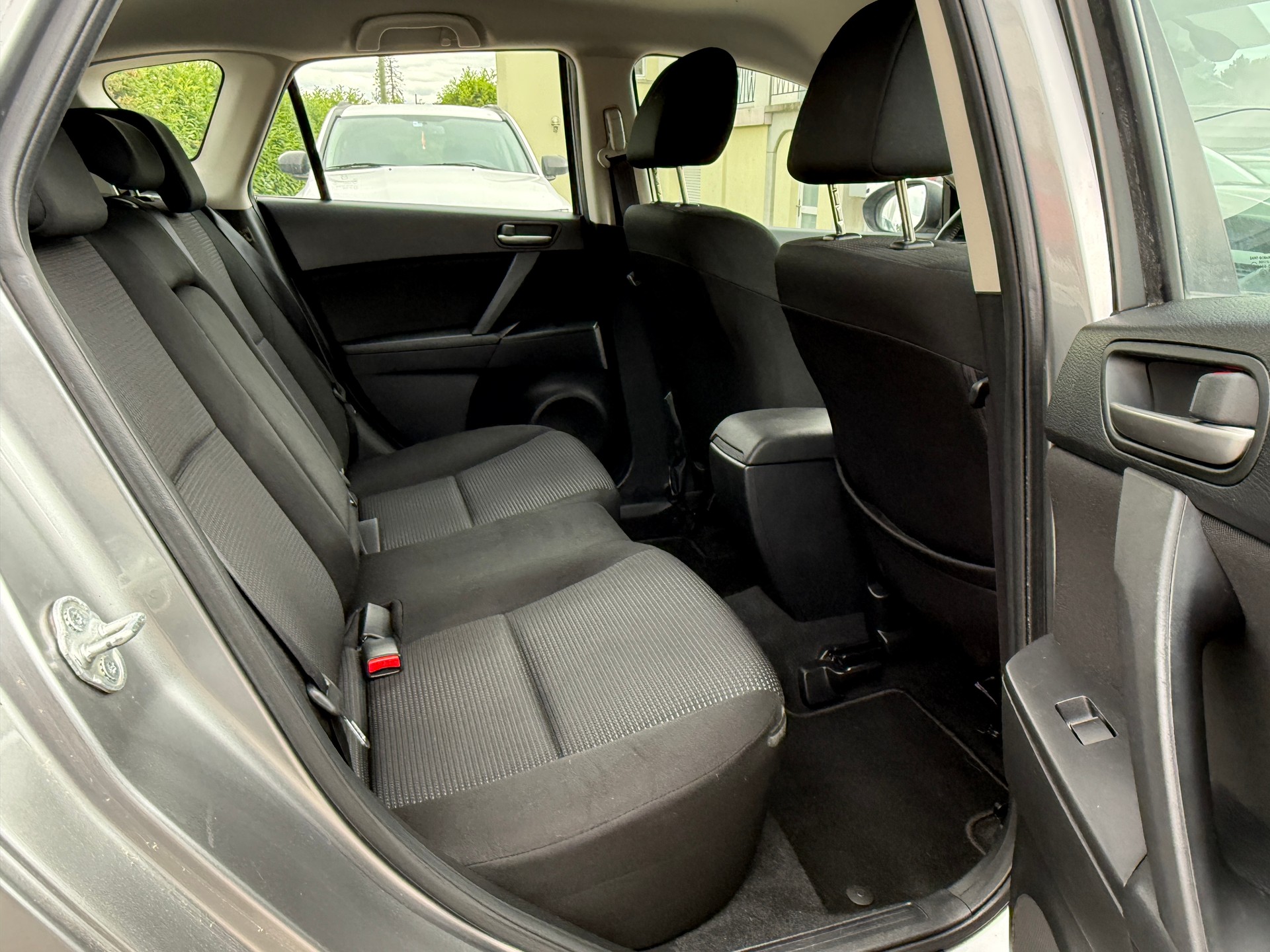 MAZDA 3 1.6 16V Exclusive - Possibilité d’une Nouvelle Expertise & Service + Garantie + Carrosserie Faite en Ordre pour 7‘900 CHF-image-25