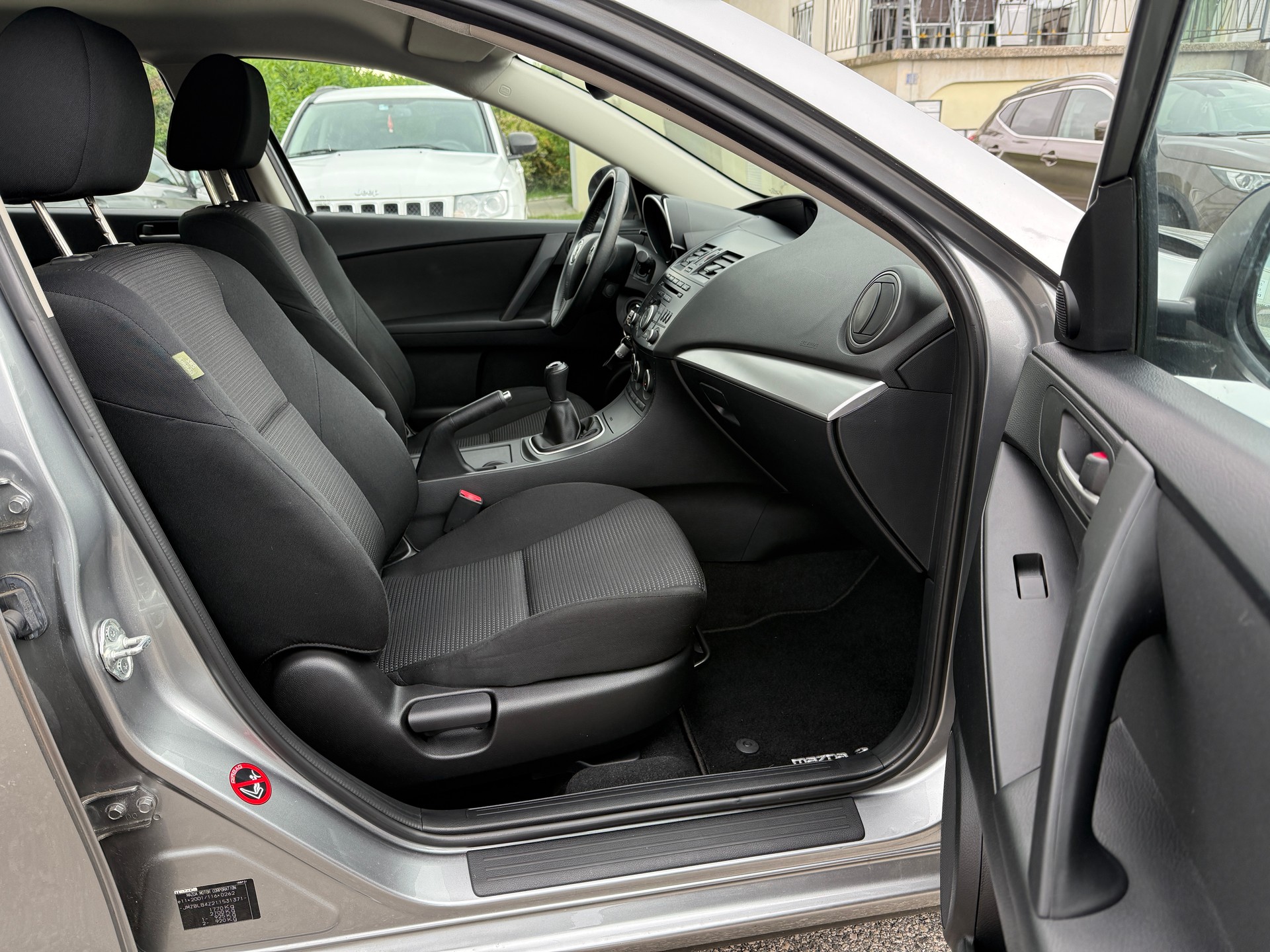 MAZDA 3 1.6 16V Exclusive - Possibilité d’une Nouvelle Expertise & Service + Garantie + Carrosserie Faite en Ordre pour 7‘900 CHF-image-20