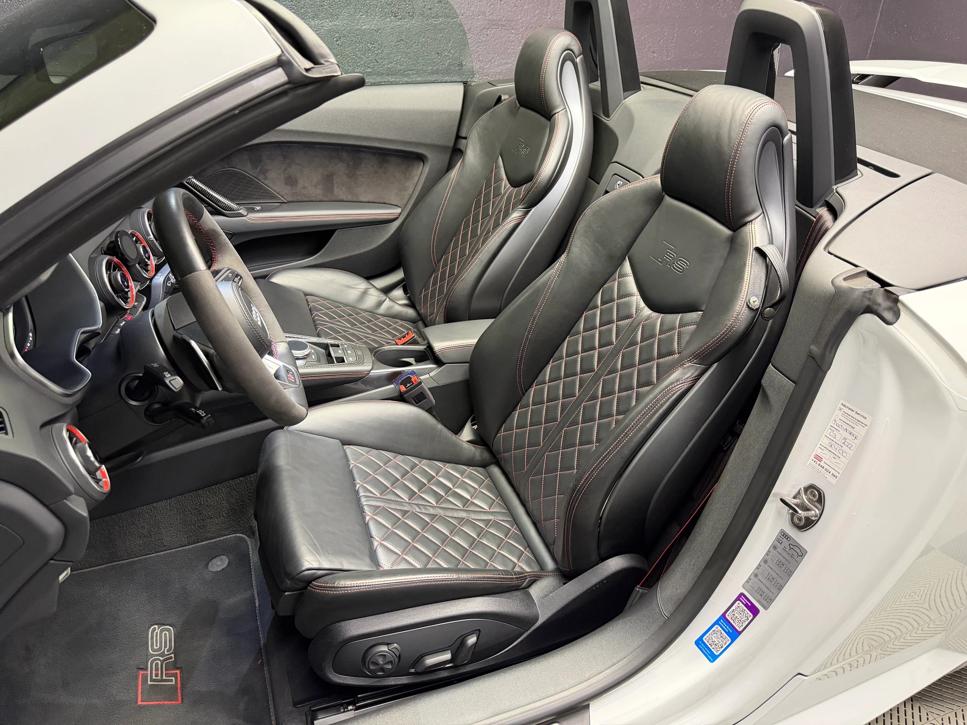 AUDI TT RS Roadster 2.5 TFSI quattro S-tronic-image-10