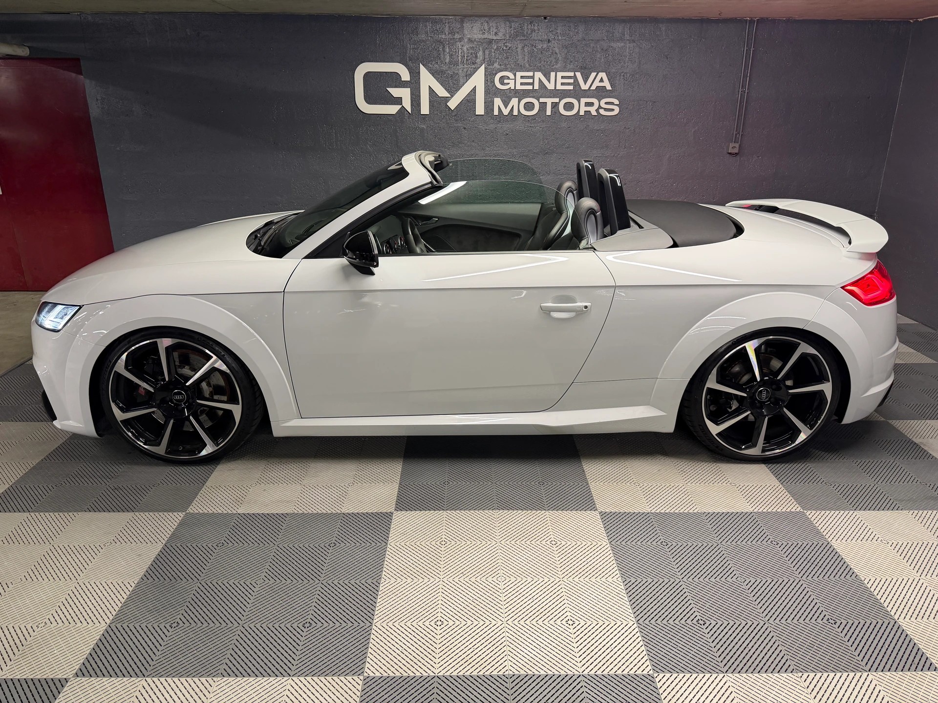 AUDI TT RS Roadster 2.5 TFSI quattro S-tronic-image-9