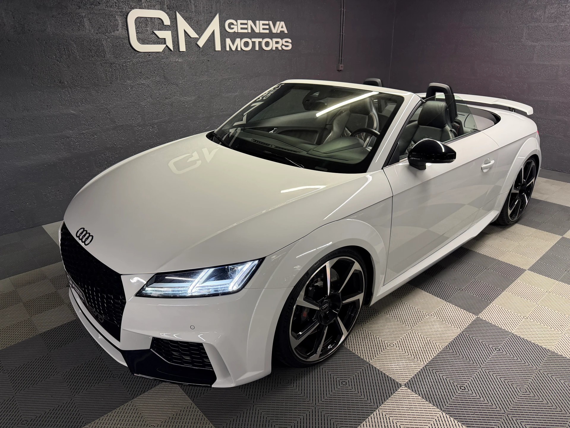 AUDI TT RS Roadster 2.5 TFSI quattro S-tronic-image-1