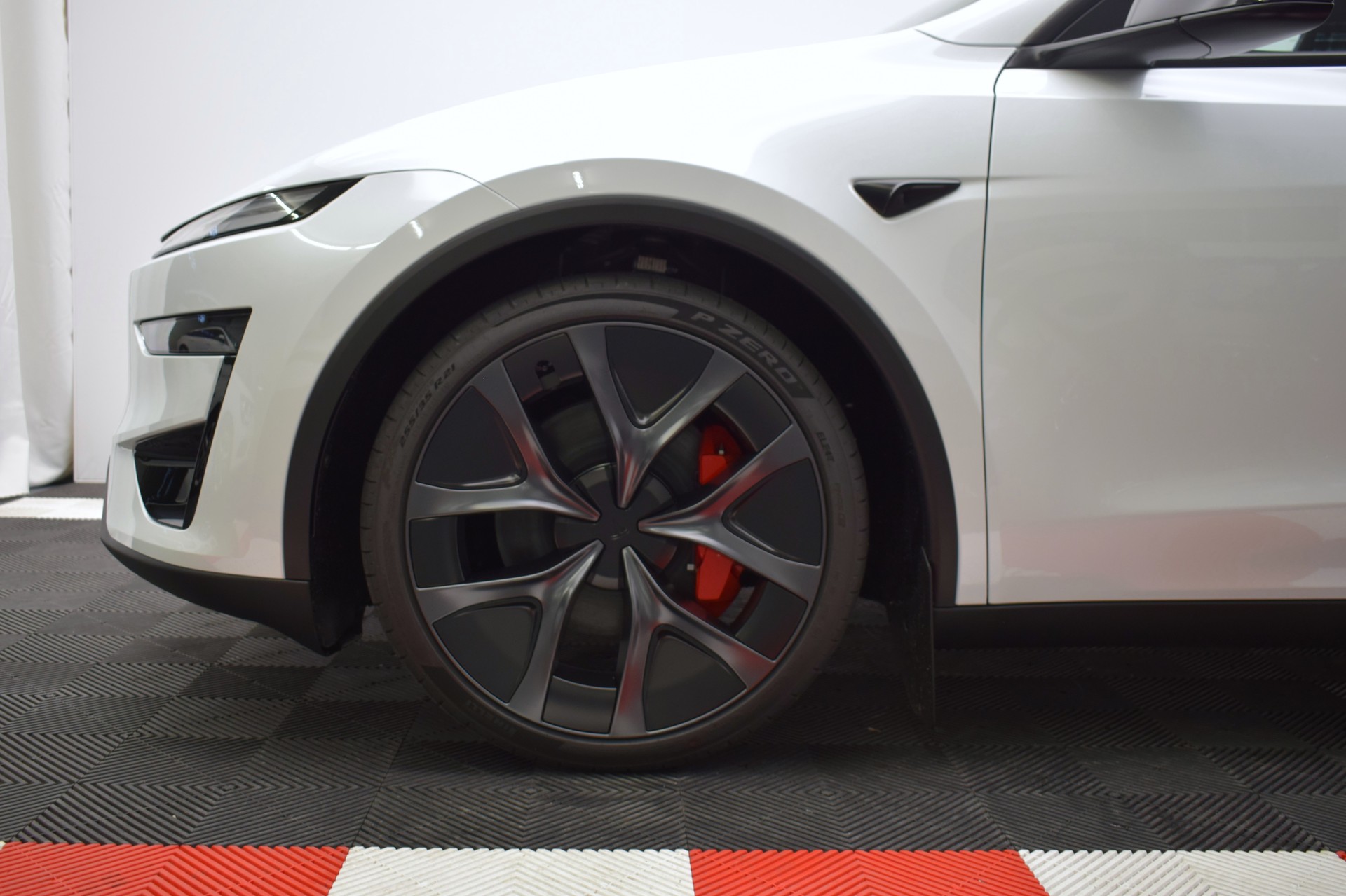 TESLA Model Y Performance AWD 626PS, 21 Zoll, Carbon, Made in Berlin-image-6