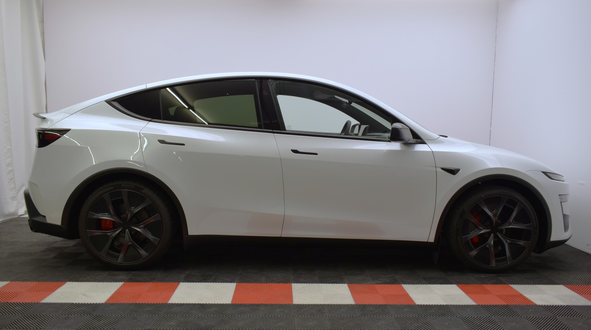 TESLA Model Y Performance AWD 626PS, 21 Zoll, Carbon, Made in Berlin-image-12