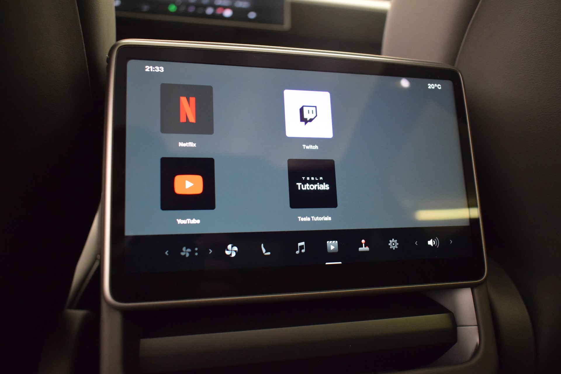 TESLA Model Y Performance AWD 626PS, 21 Zoll, Carbon, Made in Berlin-image-26