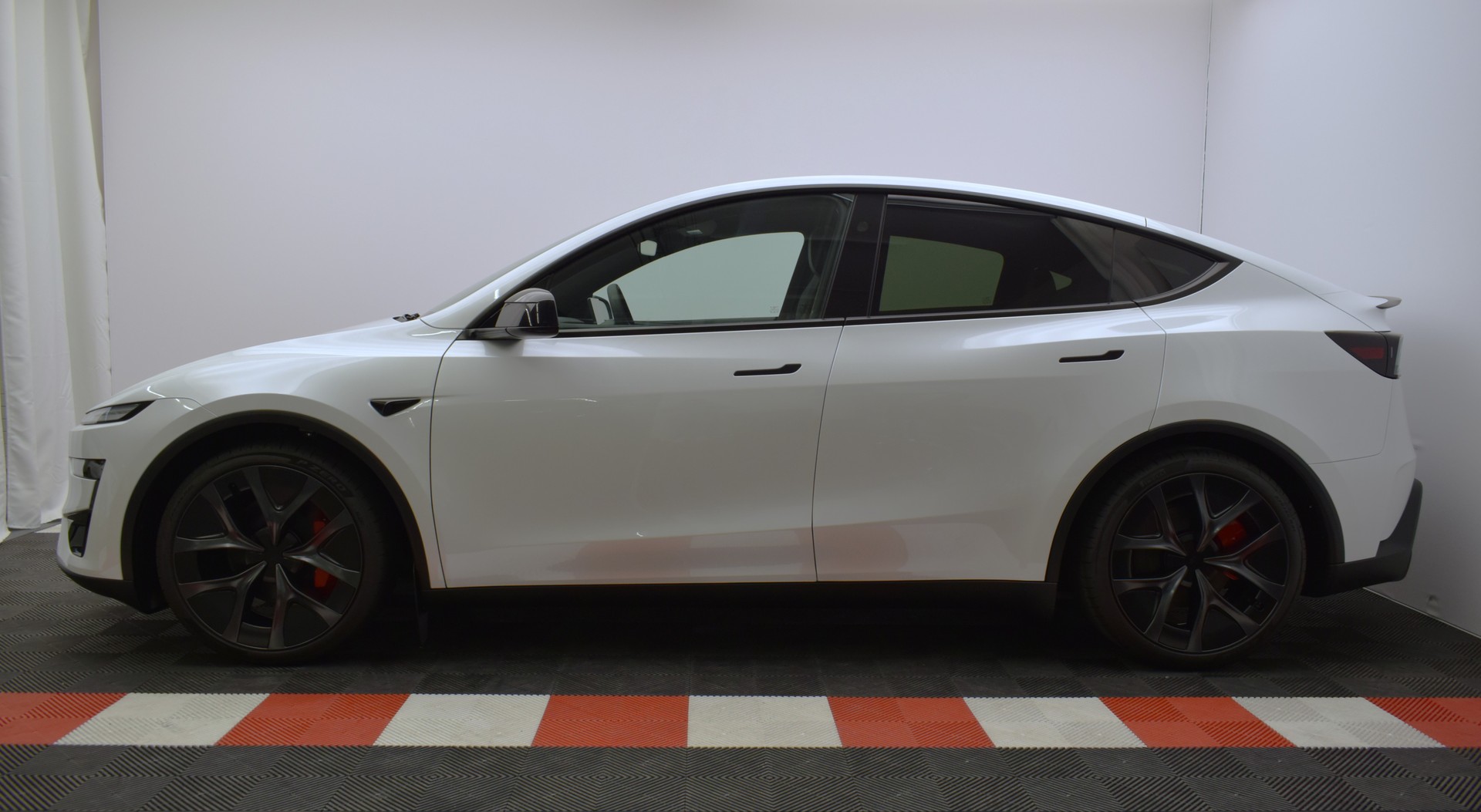 TESLA Model Y Performance AWD 626PS, 21 Zoll, Carbon, Made in Berlin-image-7