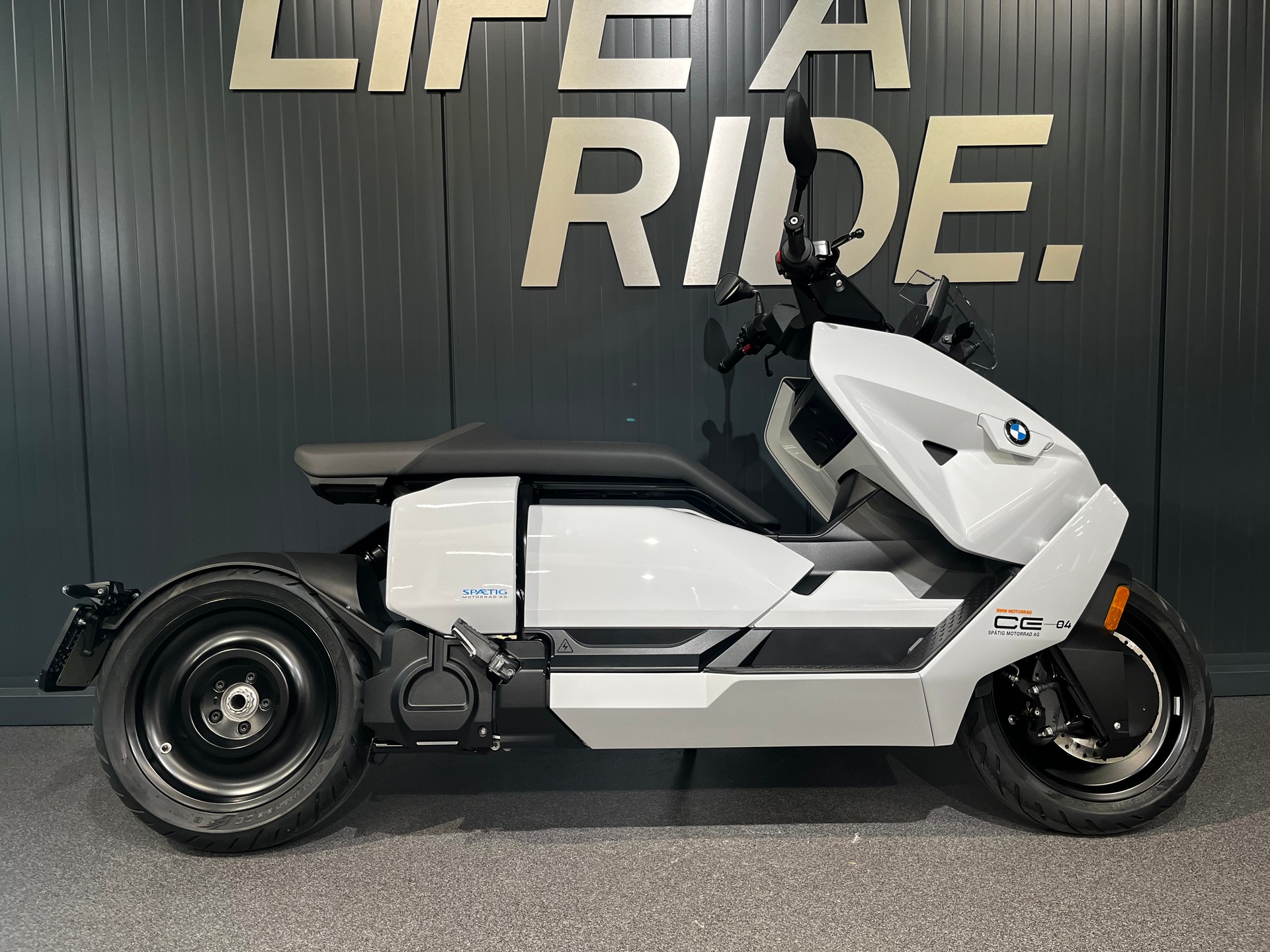 BMW CE 04-image-0