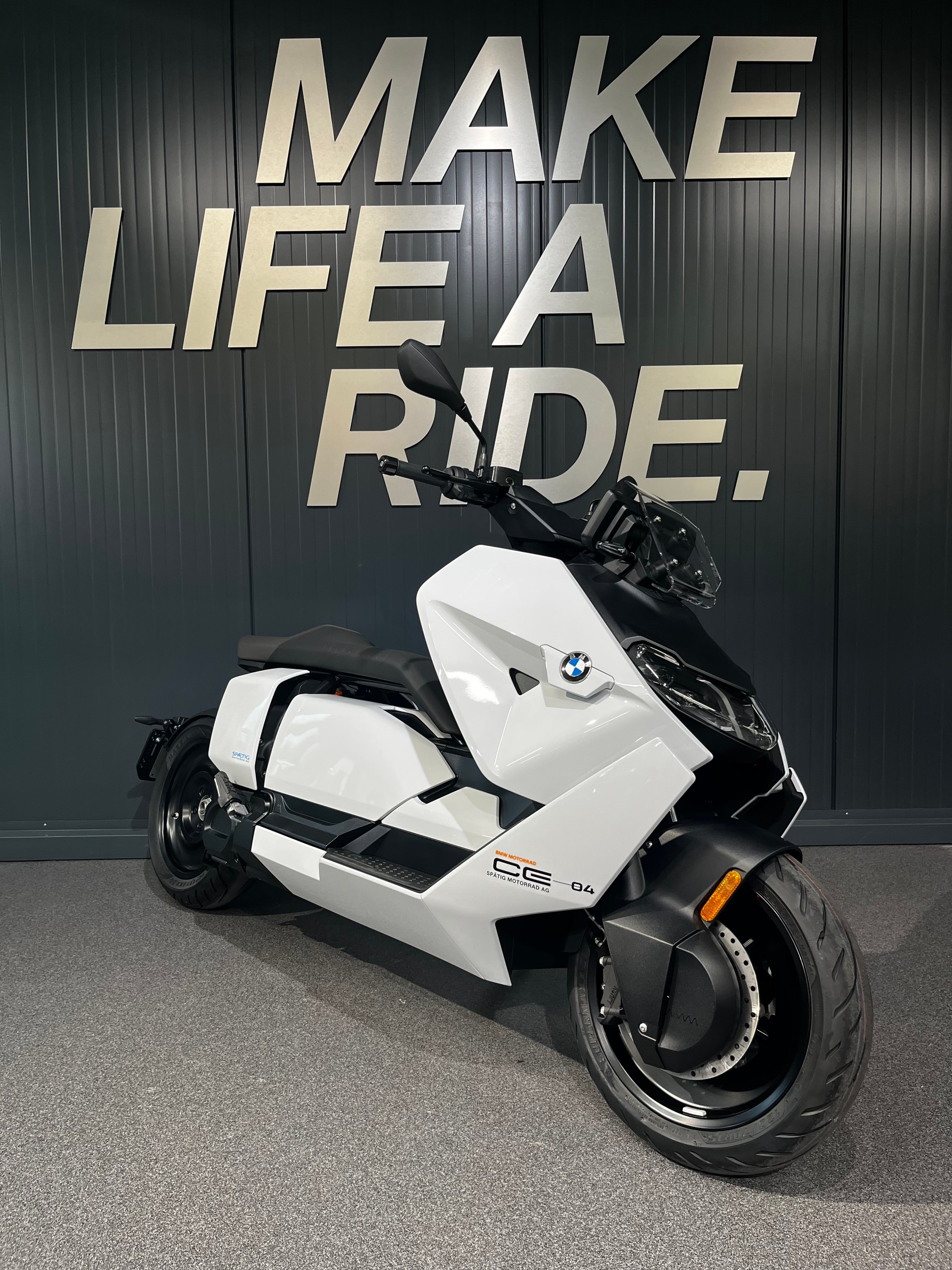 BMW CE 04-image-1