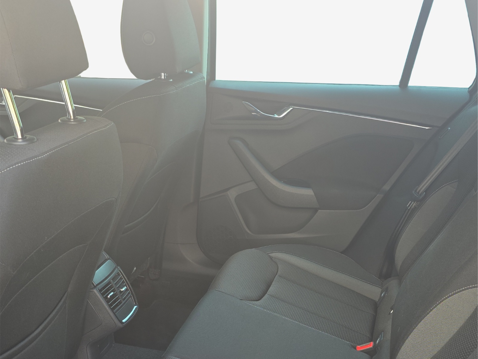 SKODA Kamiq 1.0 TSI Tour-image-8