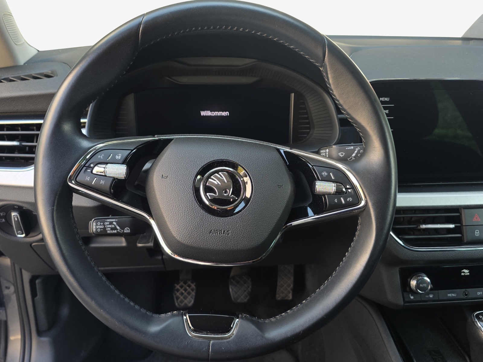 SKODA Kamiq 1.0 TSI Tour-image-9