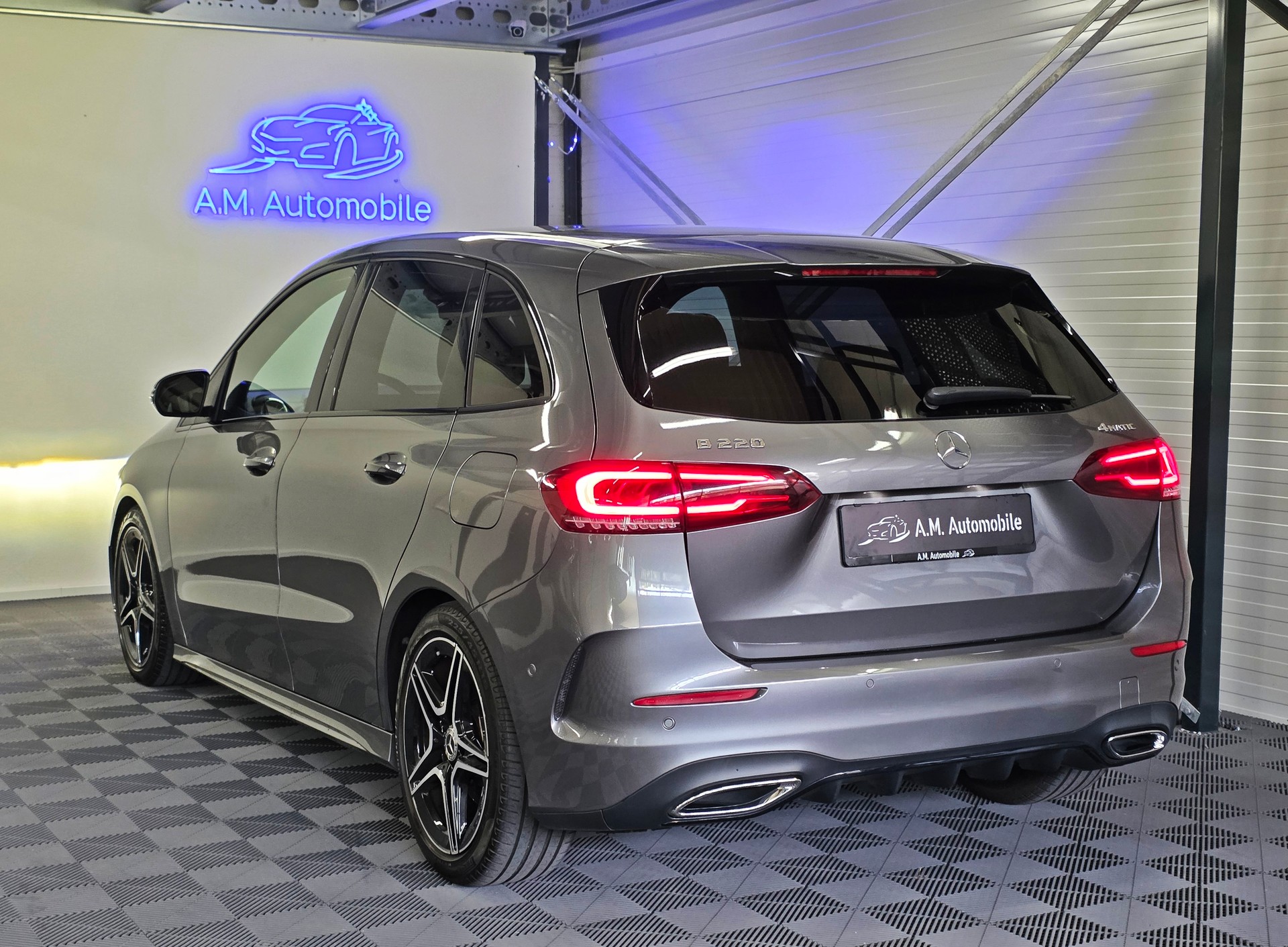 MERCEDES-BENZ B 220 4Matic AMG Line 7G-DCT-image-5