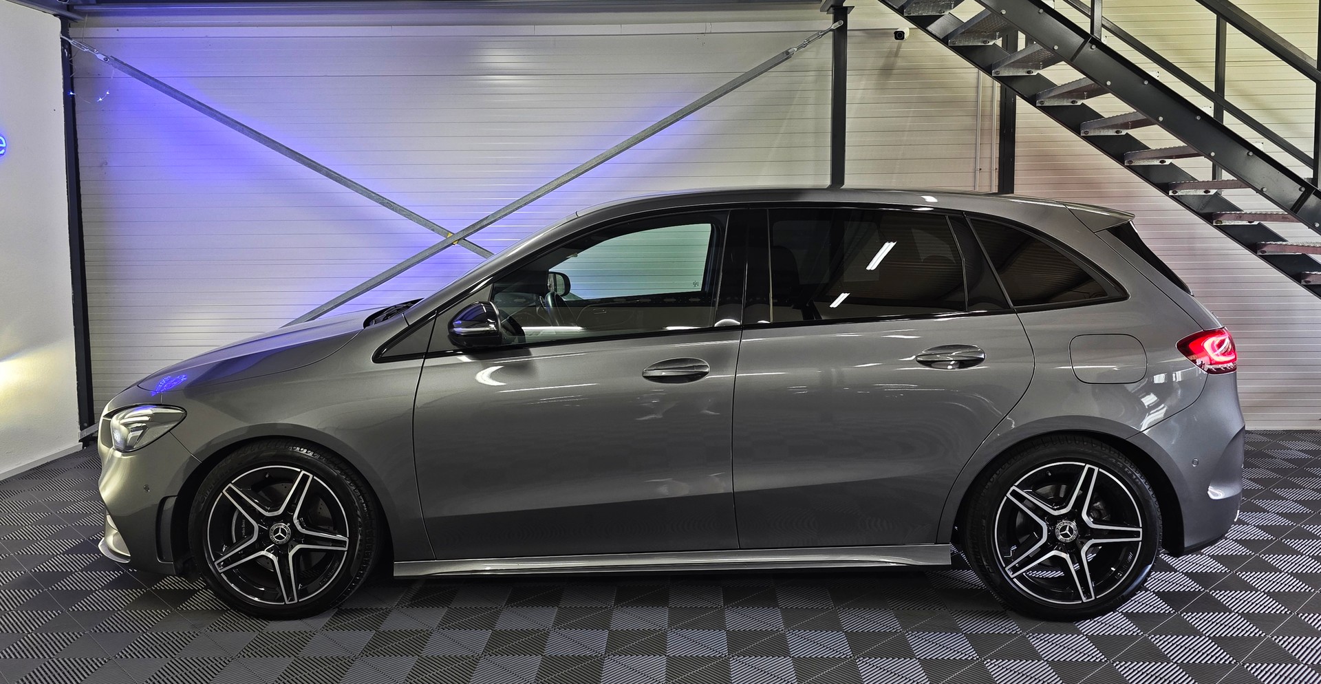 MERCEDES-BENZ B 220 4Matic AMG Line 7G-DCT-image-8