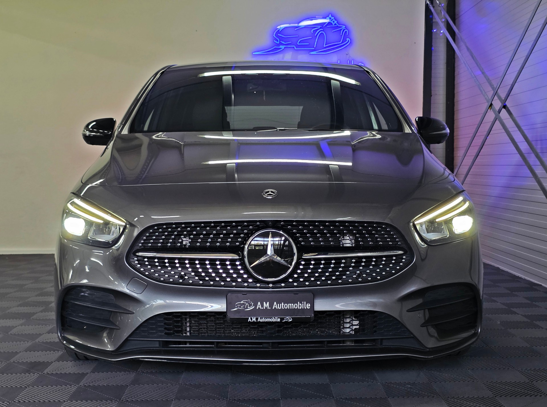 MERCEDES-BENZ B 220 4Matic AMG Line 7G-DCT-showroom-element-1