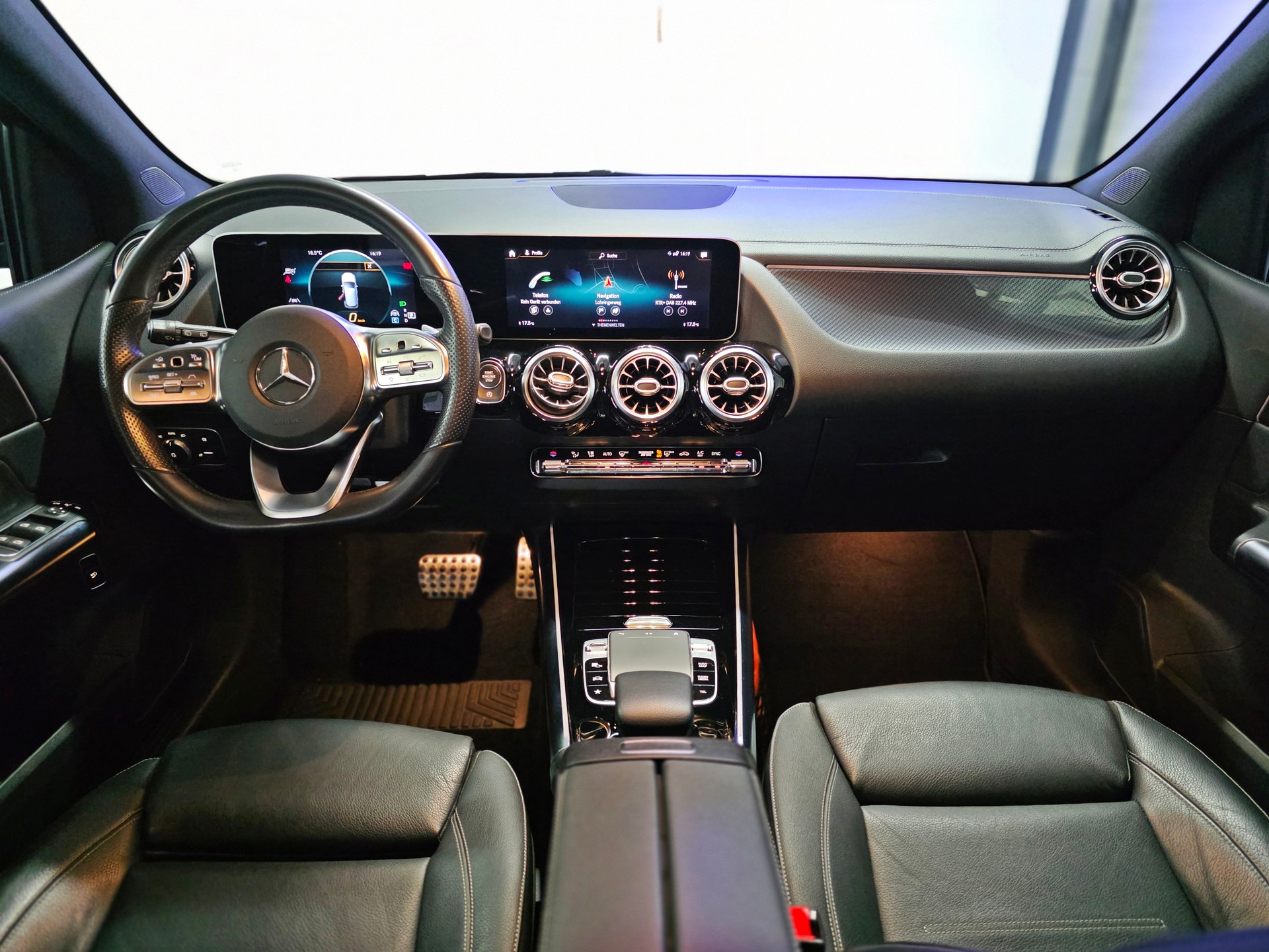 MERCEDES-BENZ B 220 4Matic AMG Line 7G-DCT-image-13