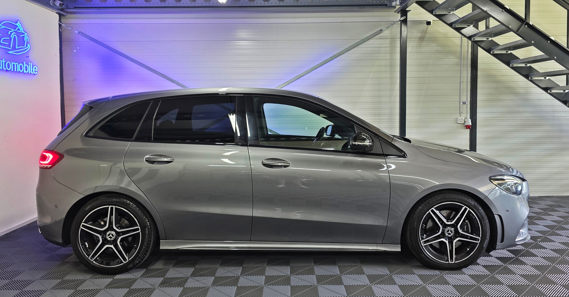 MERCEDES-BENZ B 220 4Matic AMG Line 7G-DCT-showroom-element-3