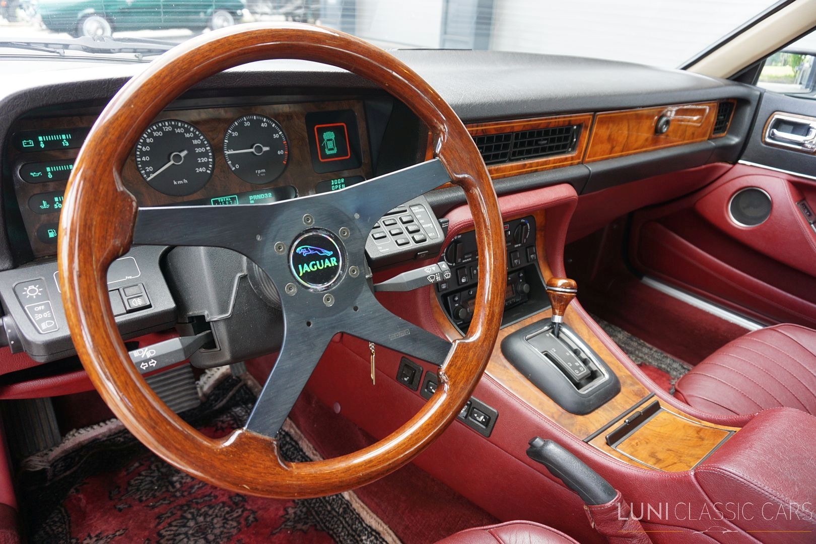 JAGUAR XJ6 3.6 Sovereign-image-22
