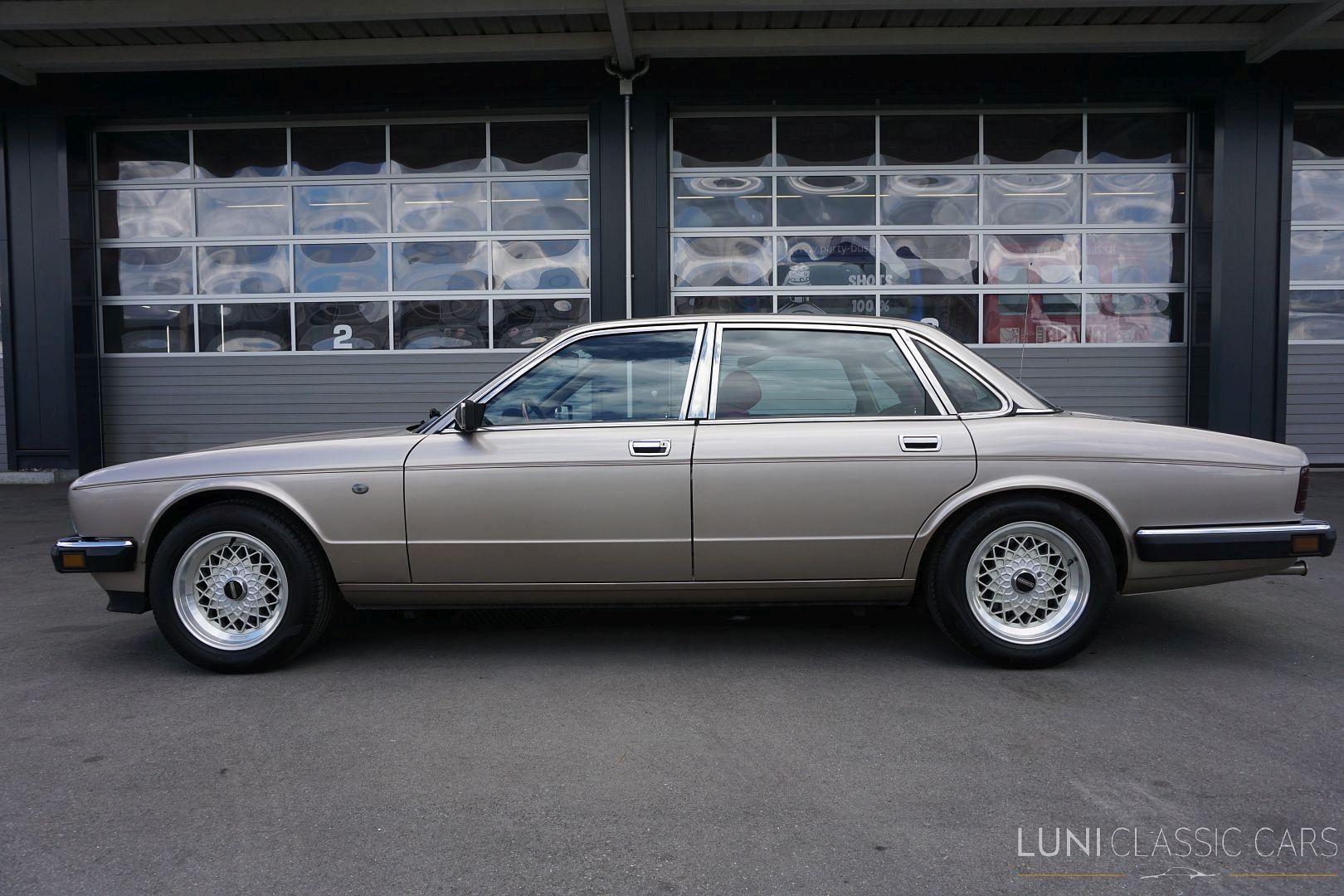JAGUAR XJ6 3.6 Sovereign-showroom-element-2