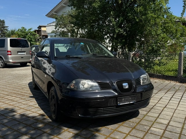 SEAT IBIZA-showroom-element-1
