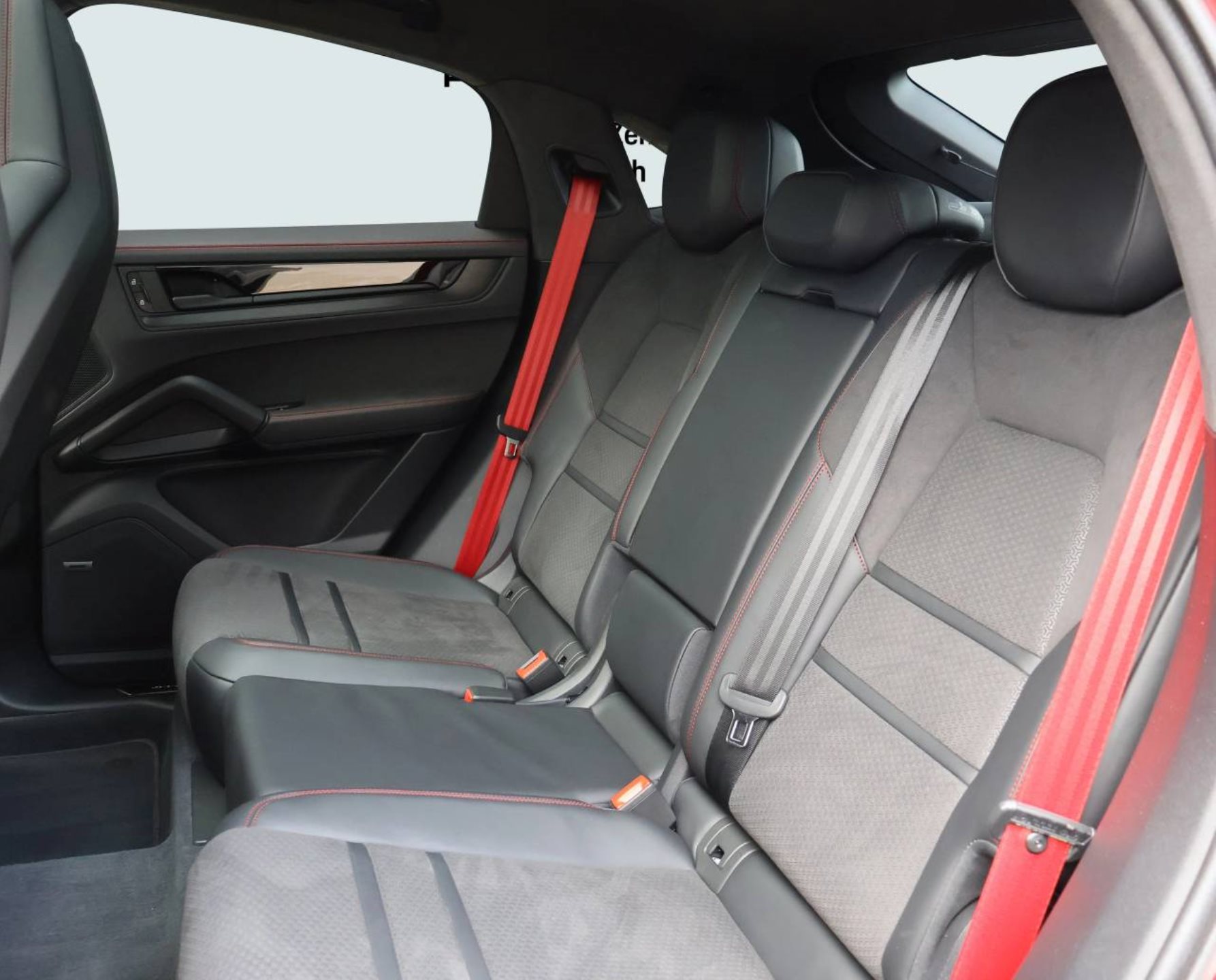 PORSCHE Cayenne GTS Coupé-image-12