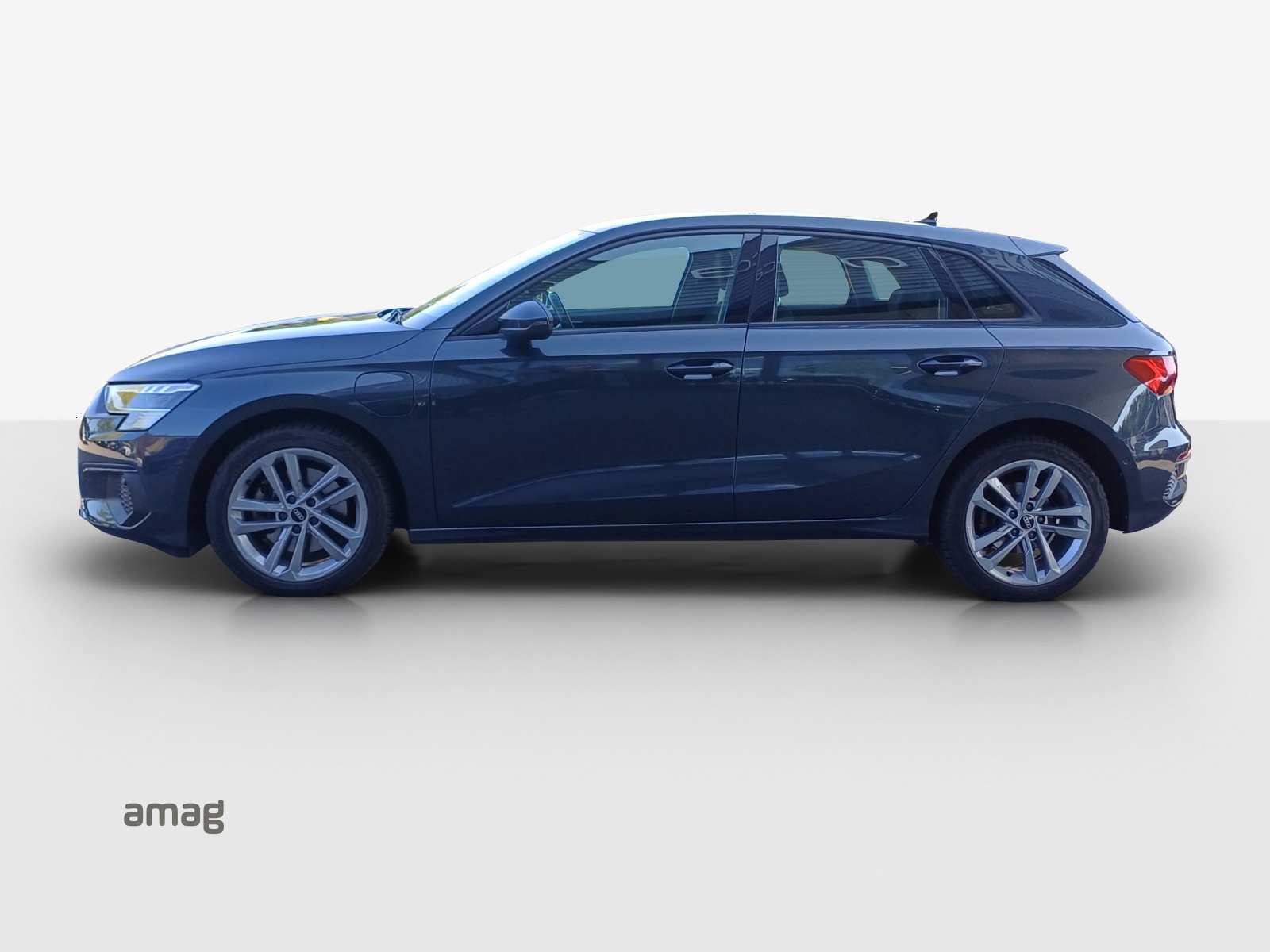AUDI A3 Sportback 40 TFSI e Attraction S-tronic-showroom-element-1