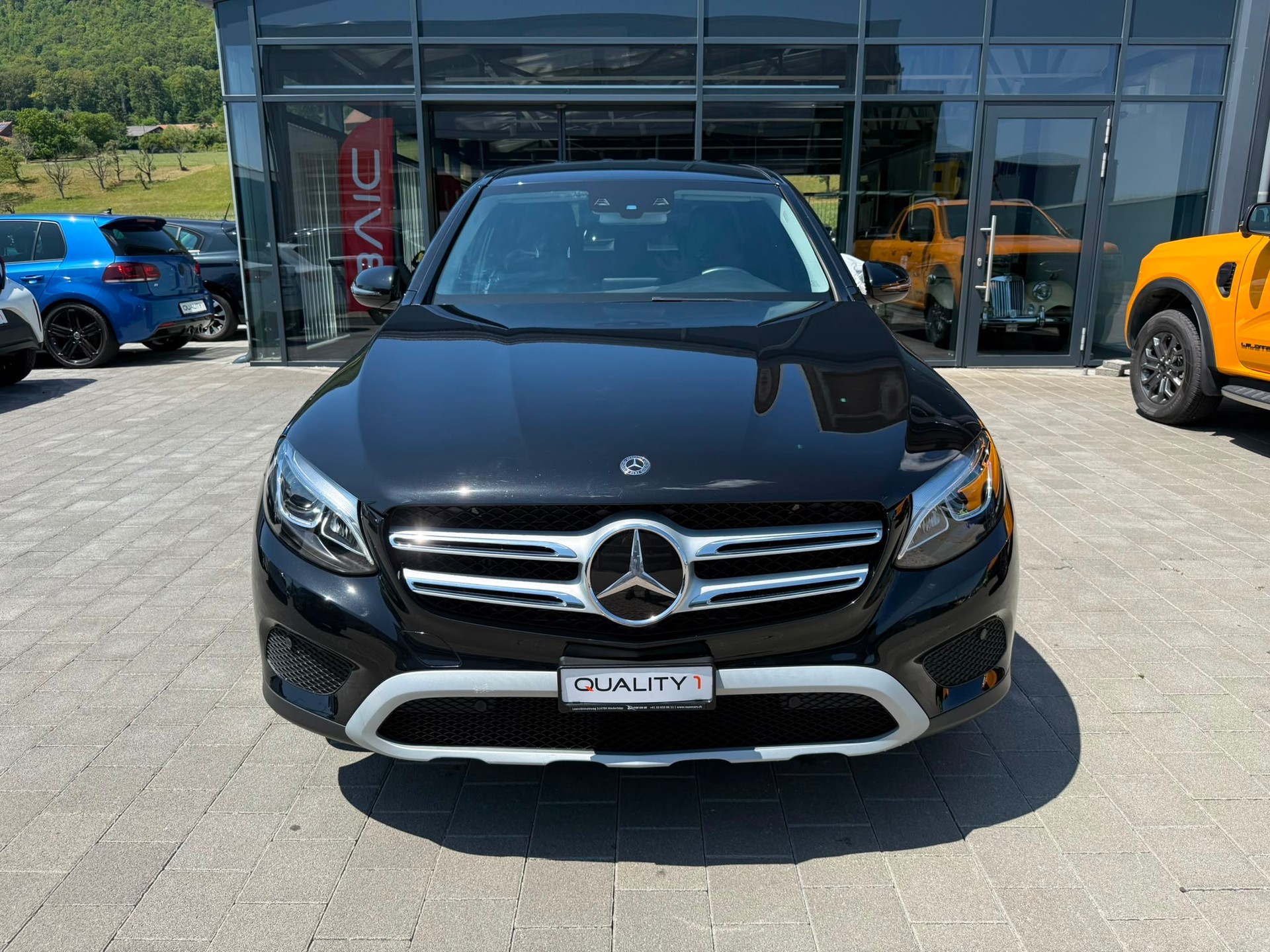 MERCEDES-BENZ GLC 250 4Matic 9G-Tronic-showroom-element-2