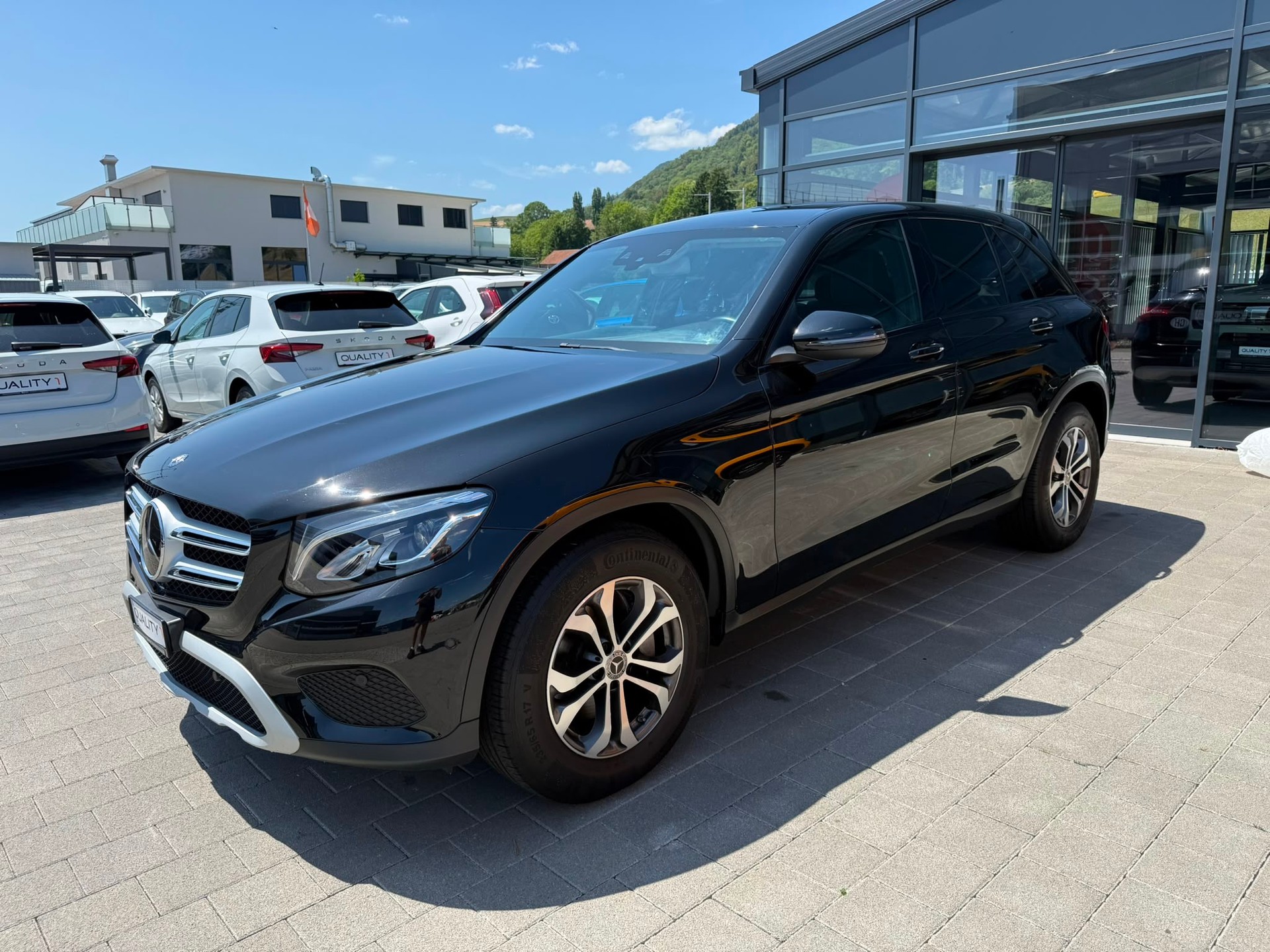 MERCEDES-BENZ GLC 250 4Matic 9G-Tronic-showroom-element-1