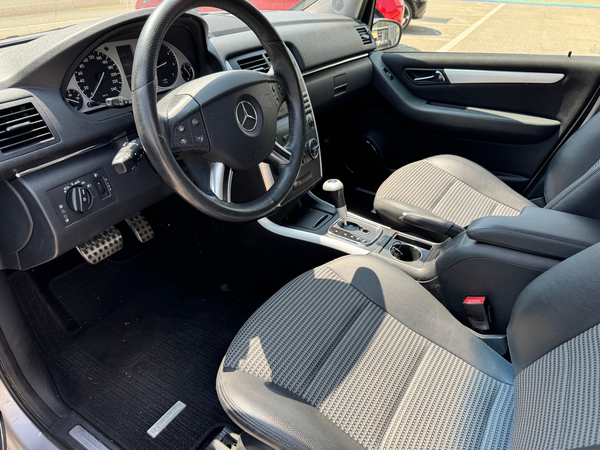 MERCEDES-BENZ B 170-image-9