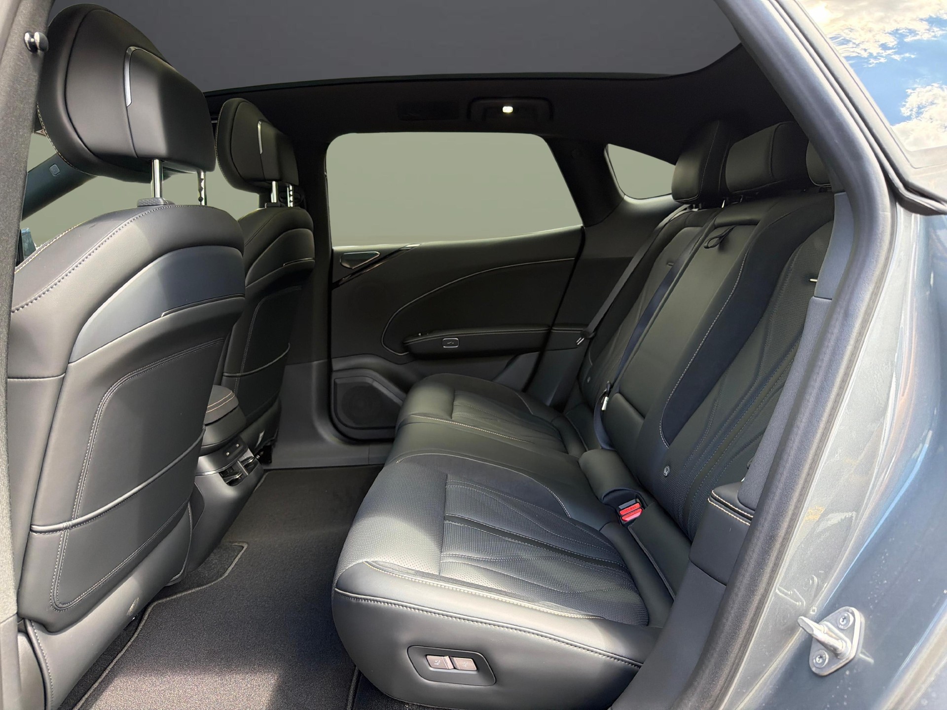 ZEEKR 7GT Privilege AWD-image-11