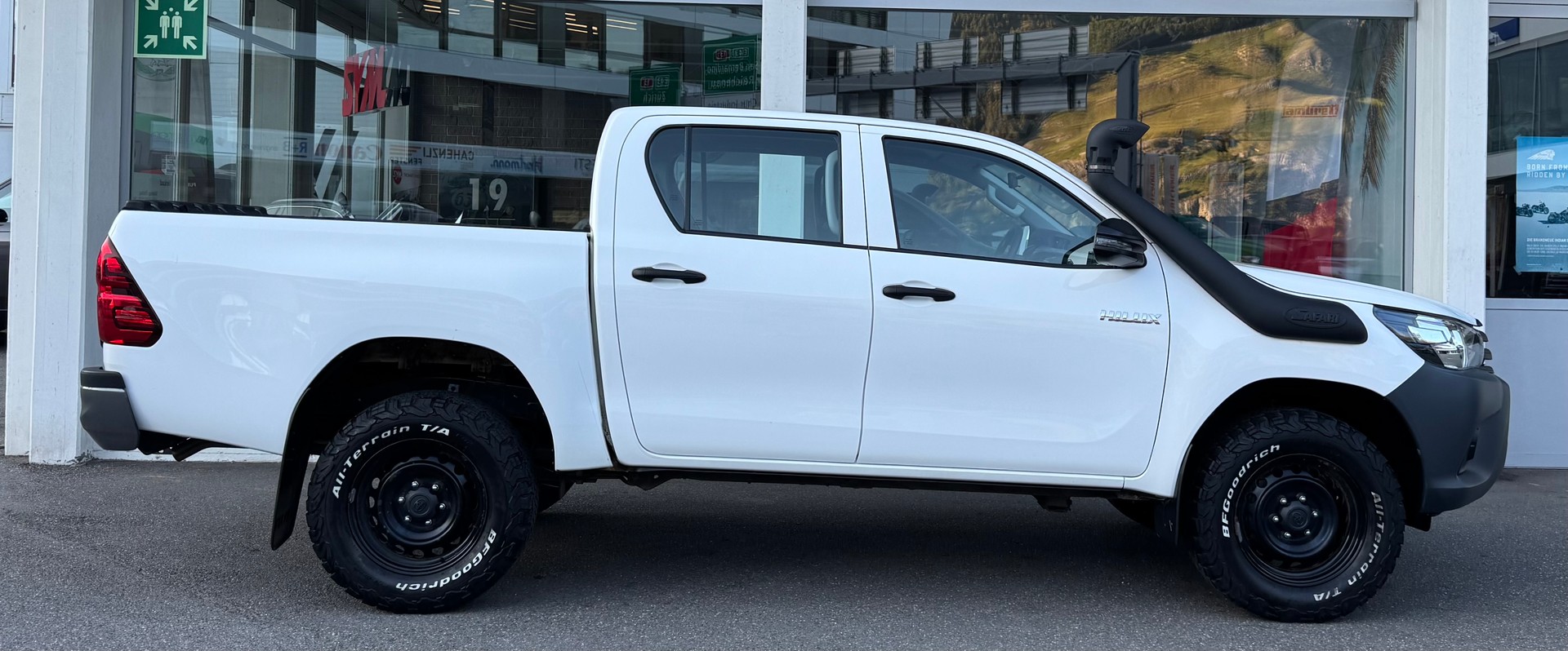 TOYOTA Hilux 2.4D-4D Comfort Double Cab 4x4-showroom-element-1